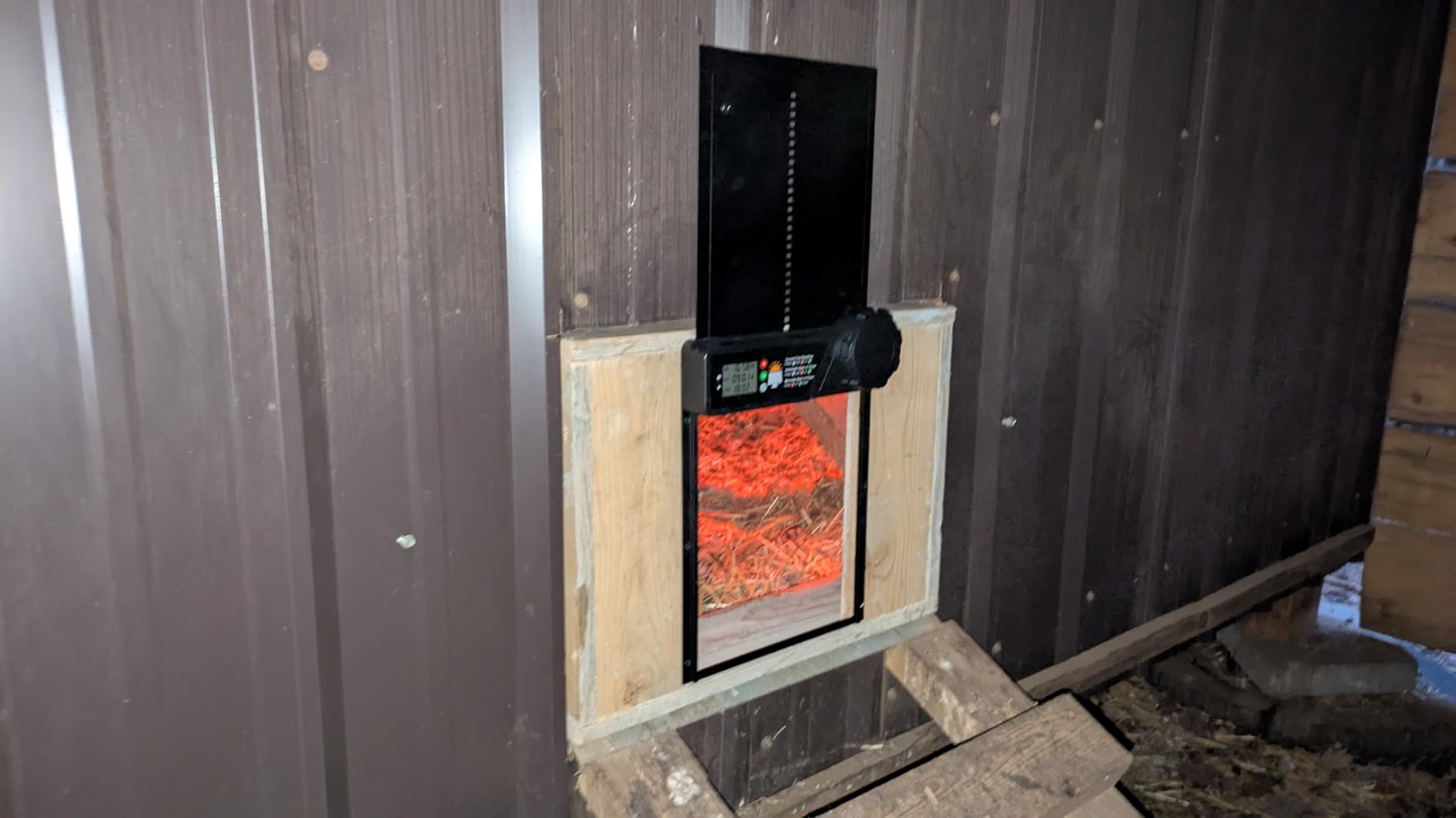 7W Solar Powered Automatic Large Chicken Coop Door with 4 Mode LCD Display, 49ft Remote Control, Timer, Light Sensor, USB-C Charger, Weatherproof Aluminum Alloy Door Applicable to Poultry Duck Coop customer photo 2