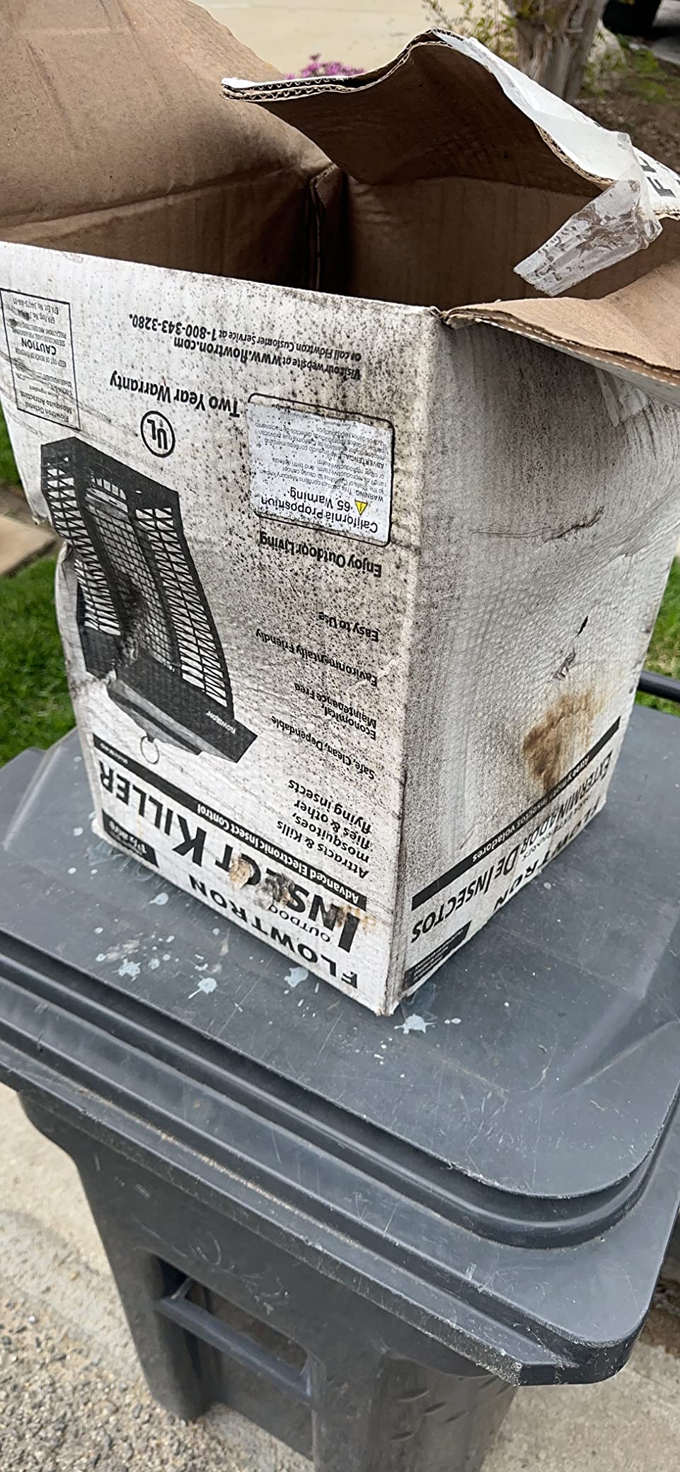 Flowtron Bug Zapper, 1-1/2 Acre of Outdoor Coverage with Powerful 80W Bulb & 5600V Instant Killing Grid, Electric Insect, Fly & Mosquito Zapper, Made in The USA customer photo 2