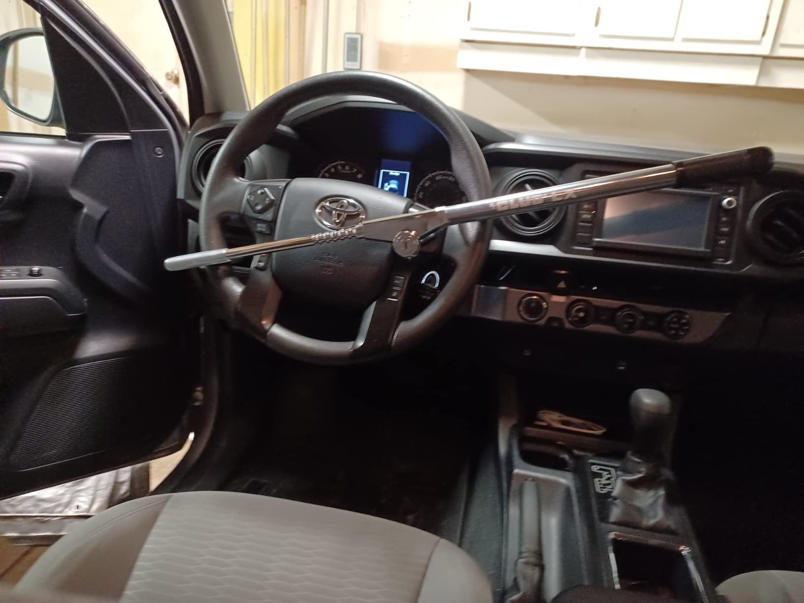 Winner International The Club 1100 LX Series Steering Wheel Lock, Red, Large customer photo 2