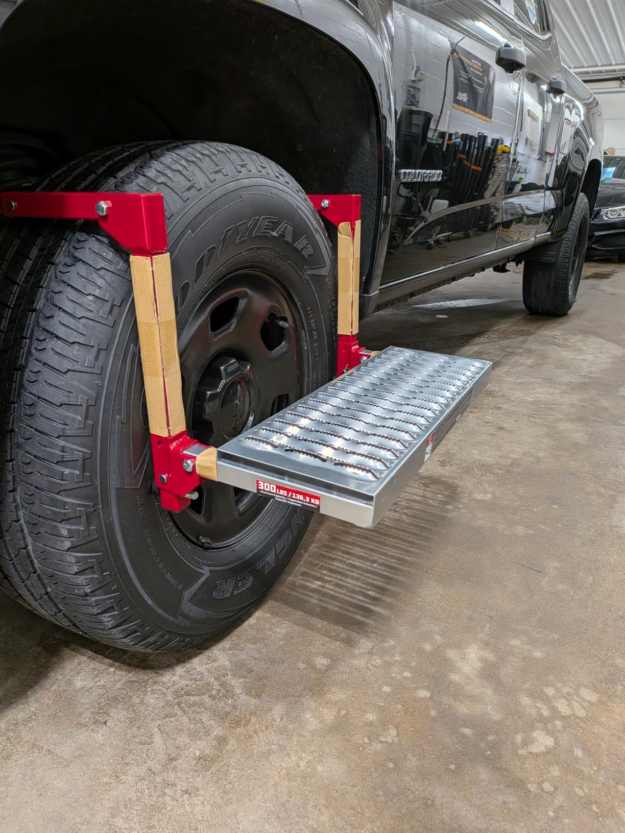 Powerbuilt Tire Step for Truck, SUV, Semi, Heavy Duty 300 lb. Capacity, Non-Slip 'Cheese Grater' Steel Surface, Adjusts to Fit Any Diameter Tire Up to 13 in. Wide, Folds Flat for Storage - 647596EC customer photo 1