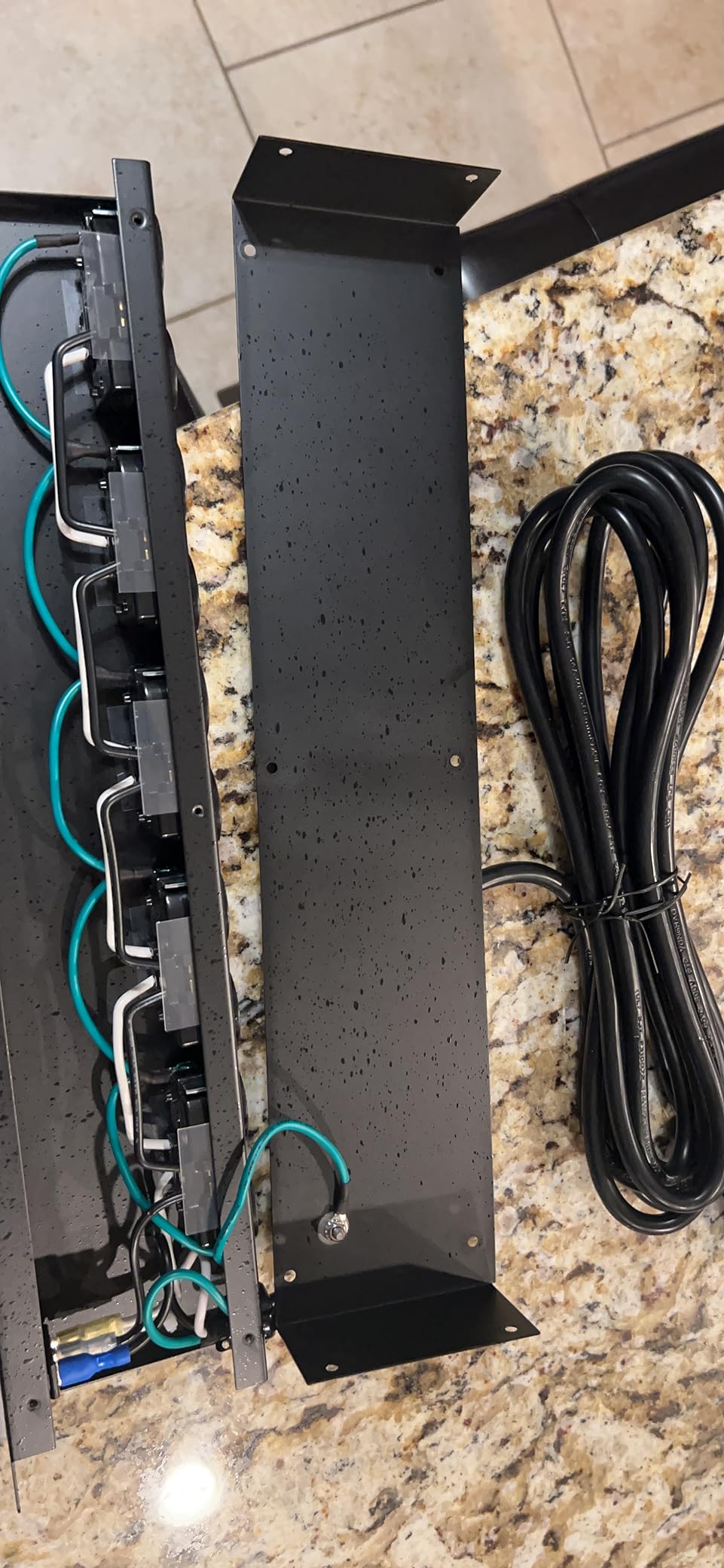 CyberPower CPS1215RM Basic PDU, 100-125V/15A, 10 Outlets, 15ft Power Cord, 1U Rackmount customer photo 2
