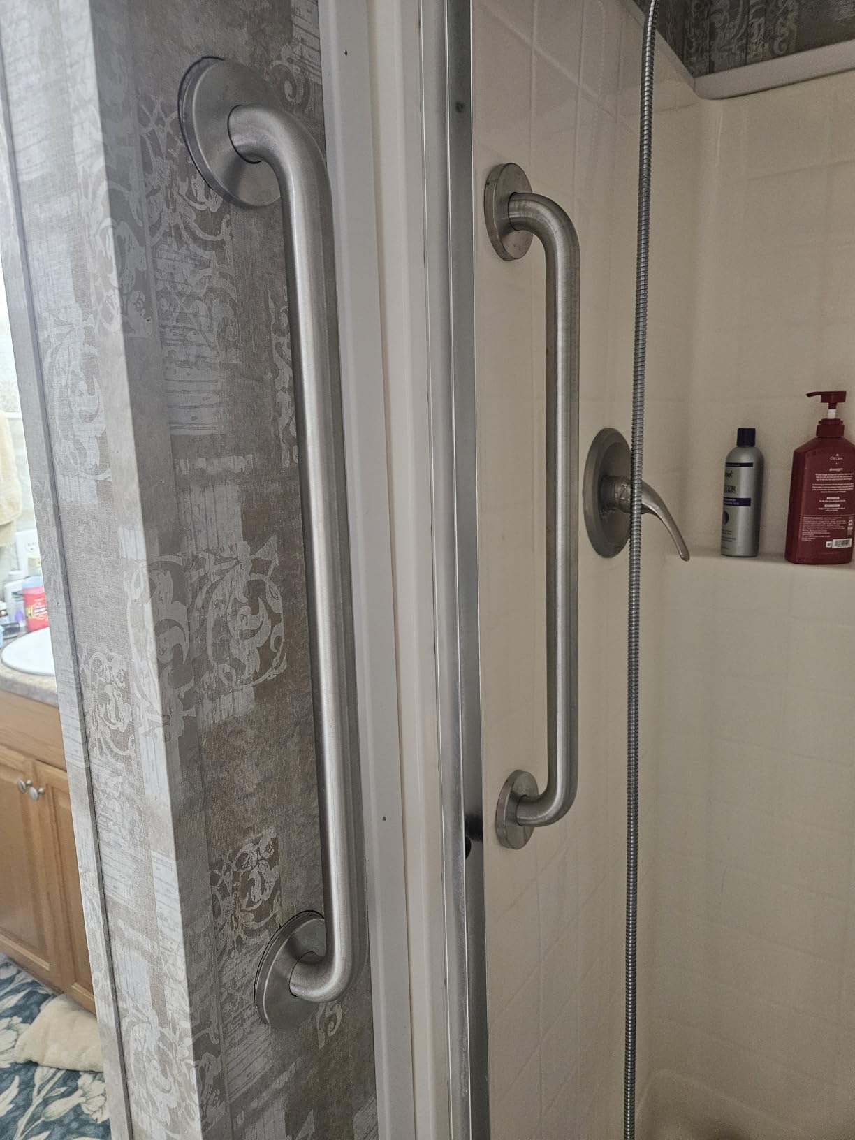 Moen Home Care Bathroom Safety 24 Inch Stainless Steel Handicap Grab Bar for Bathtub and Shower, Heavy Duty Handle, Elderly Assistance Product with Concealed Screws customer photo 1