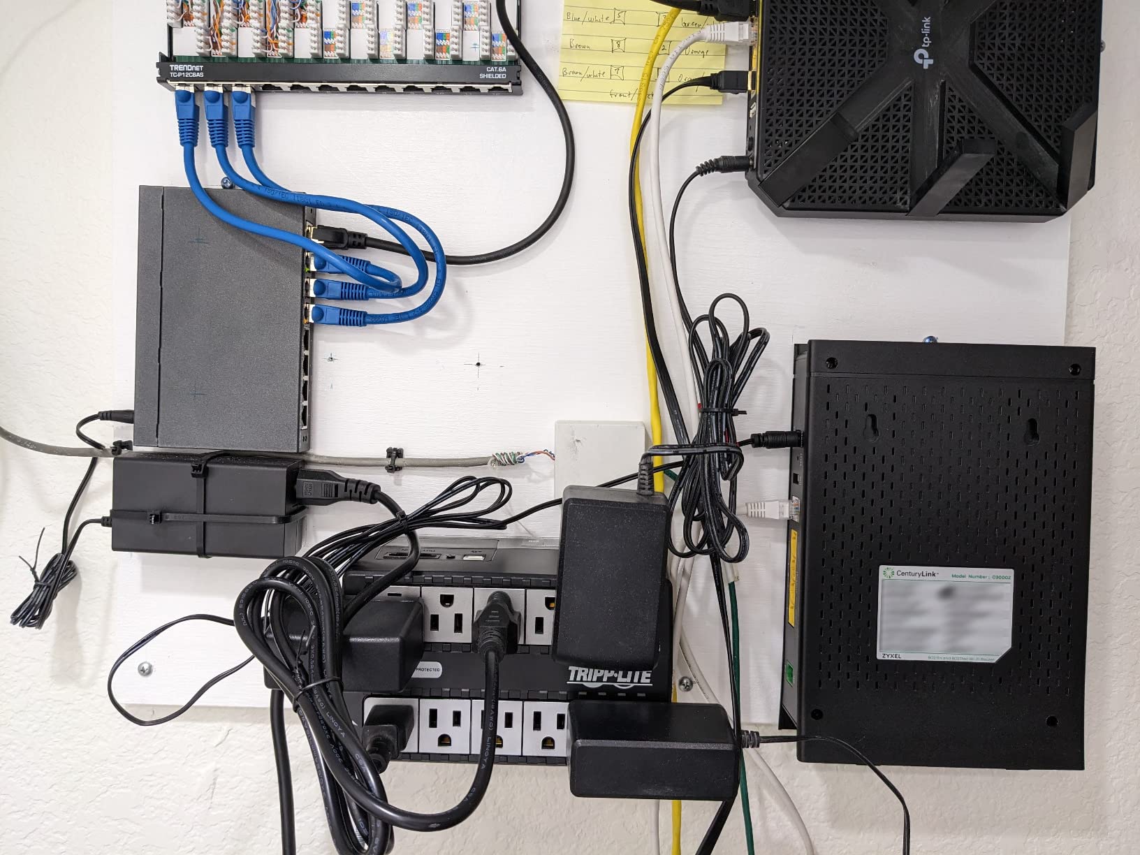 Eaton Tripp Lite Series INTERNET550U Small UPS Battery Backup & Surge Protector, 550VA / 300W, 10 Outlets, 3-Year Warranty & $100,000 Insurance customer photo 1