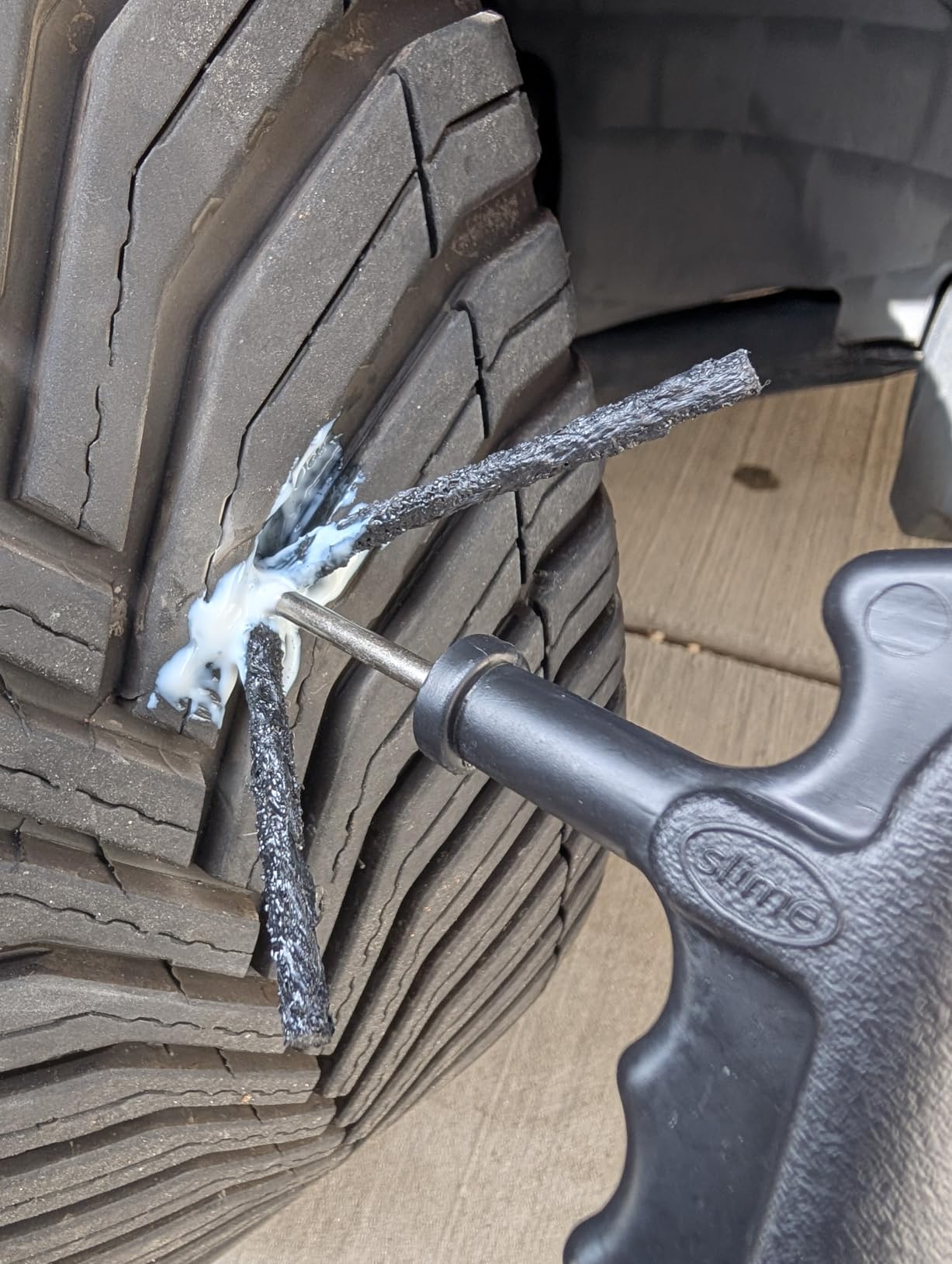 Slime 2040-A Tire Repair Plug Kit, Deluxe, Contains Strings, Tools and Glue, 11 Pieces customer photo 1