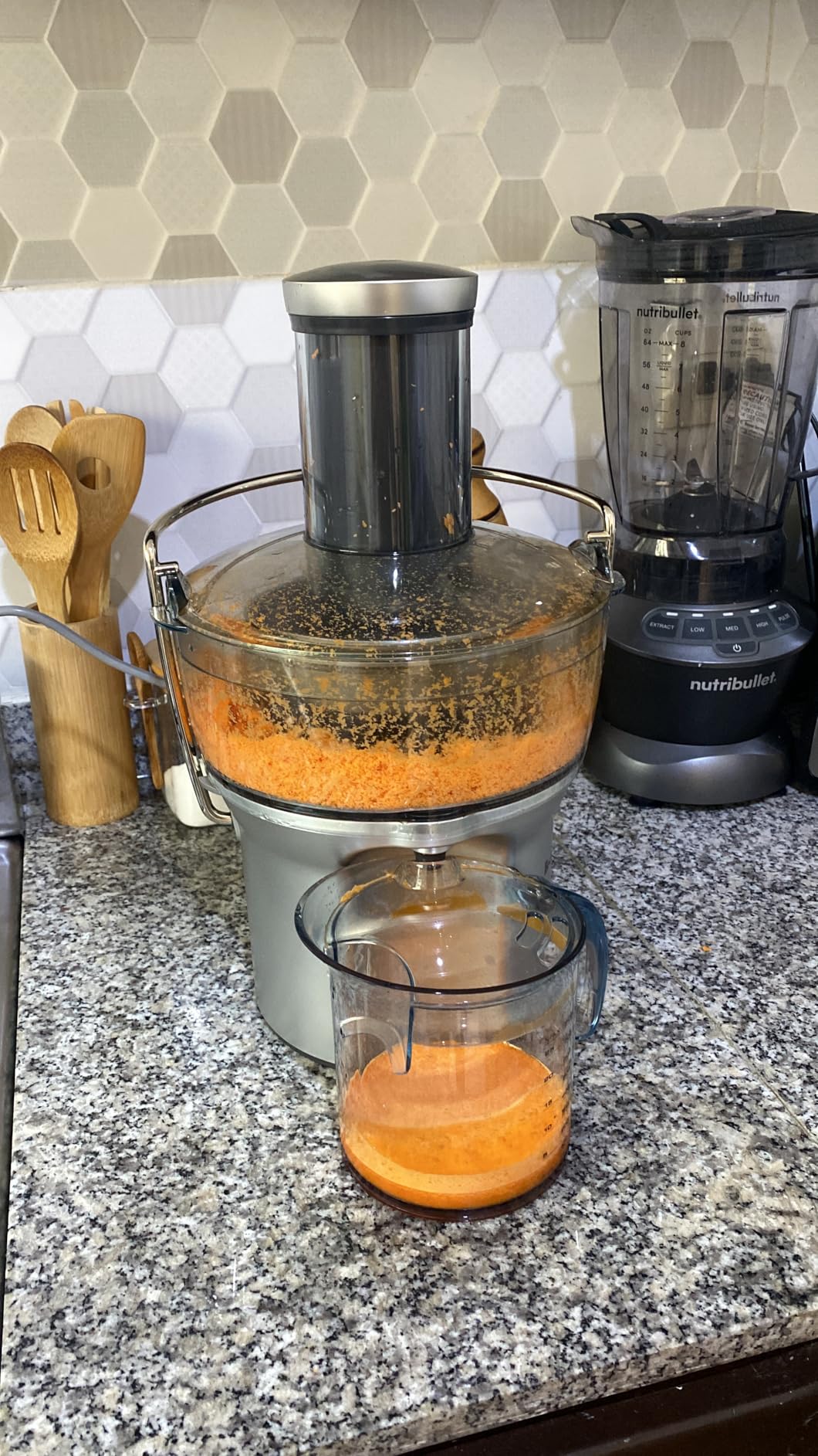 Breville BJE200XL Juice Fountain Compact Centrifugal Machine, 25 fl oz, Silver customer photo 2