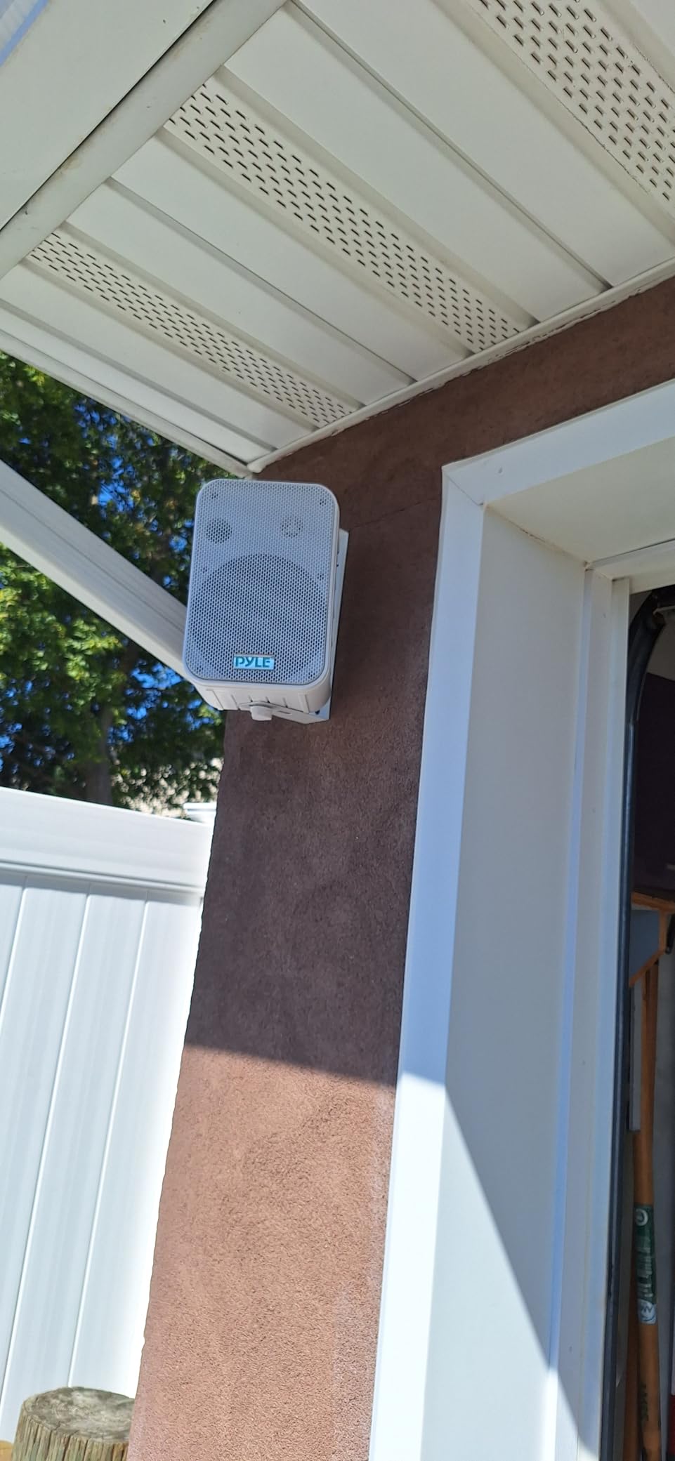 Dual Waterproof Outdoor -Speaker System - 6.5 Inch Pair of Weatherproof Wall / Ceiling Mounted -Speakers Heavy Duty Universal Mount - Use in the Pool, Patio, Indoor - Pyle PDWR50B (Black) customer photo 2