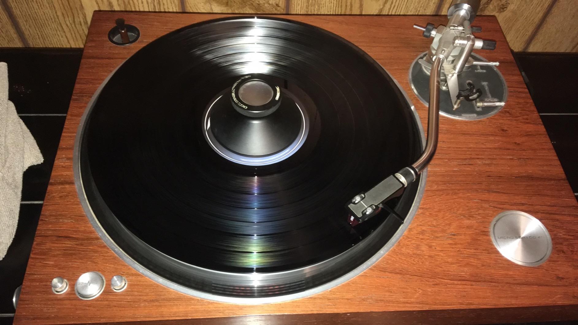 Hosa CRA-202DJ Stereo Interconnect, Dual RCA to Dual Right-angle RCA with Ground Wire, 6.6 Feet customer photo 1