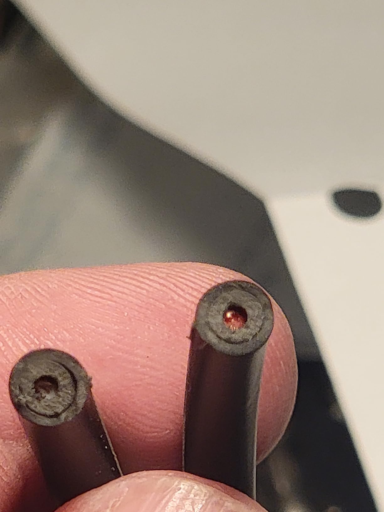 Hosa CRA-202DJ Stereo Interconnect, Dual RCA to Dual Right-angle RCA with Ground Wire, 6.6 Feet customer photo 2