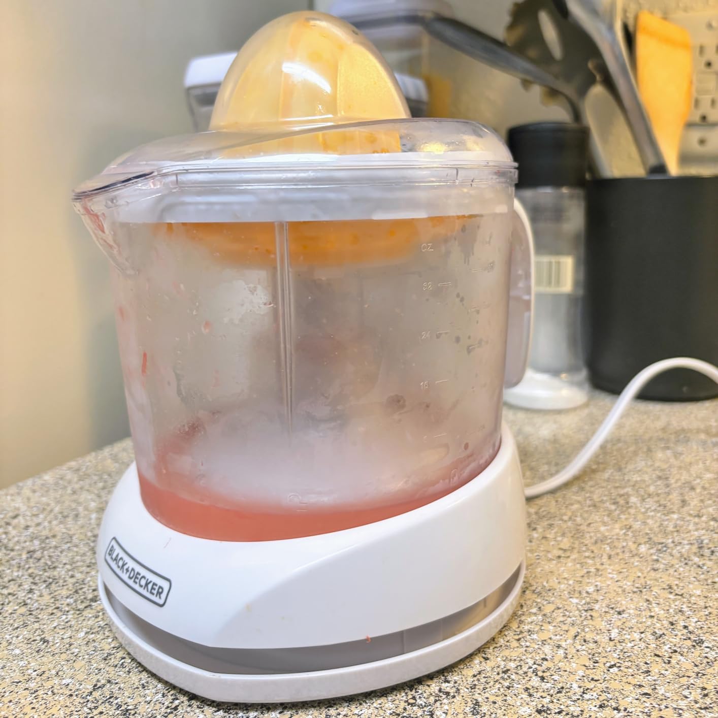 BLACK+DECKER 32oz Electric Citrus Juicer, CJ625, Pressure Activated, Adjustable Pulp Control, Dishwasher-Safe customer photo 2