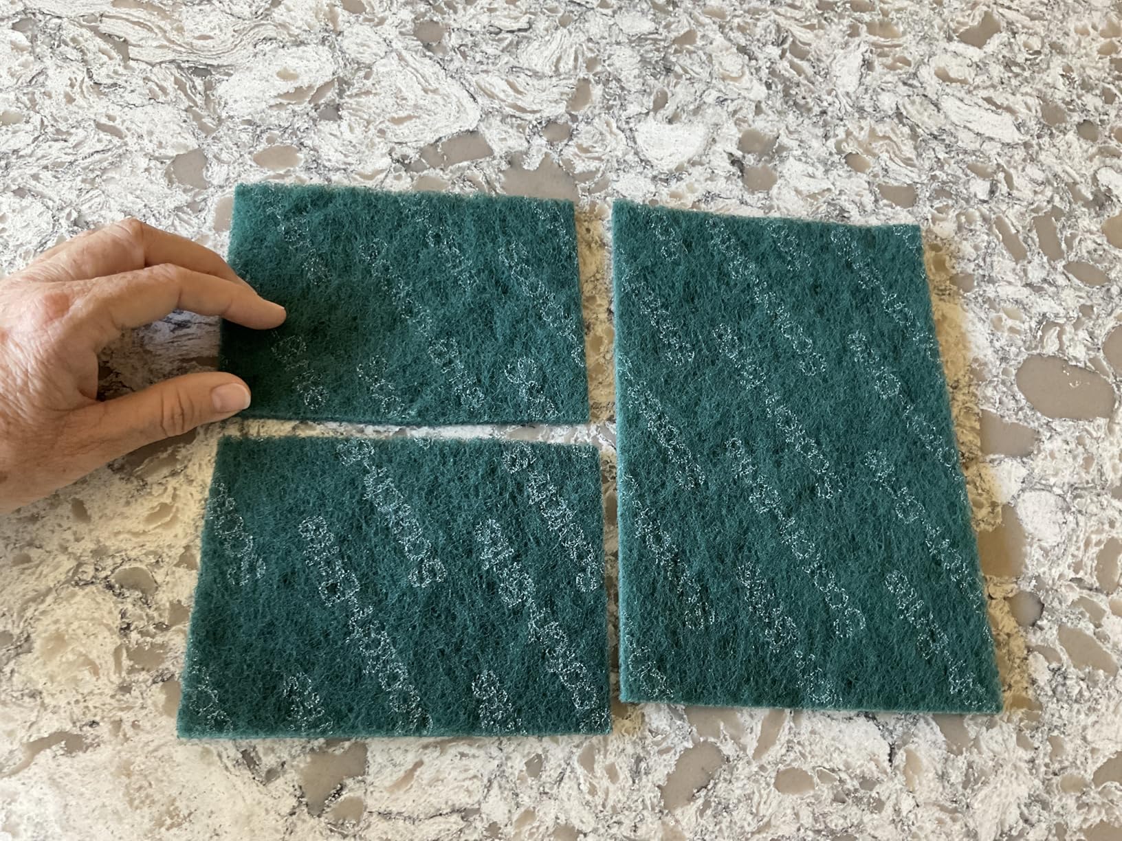 Scotch-Brite Heavy Duty Scouring Pad, Dish Scrubber for Kitchen + Outdoor, 8 Scrub Pads for Uncoated Pots and Pans, Cast Iron Cooktops, Grill Grates, Oven Racks, & BBQ, Durable, Long-Lasting customer photo 1