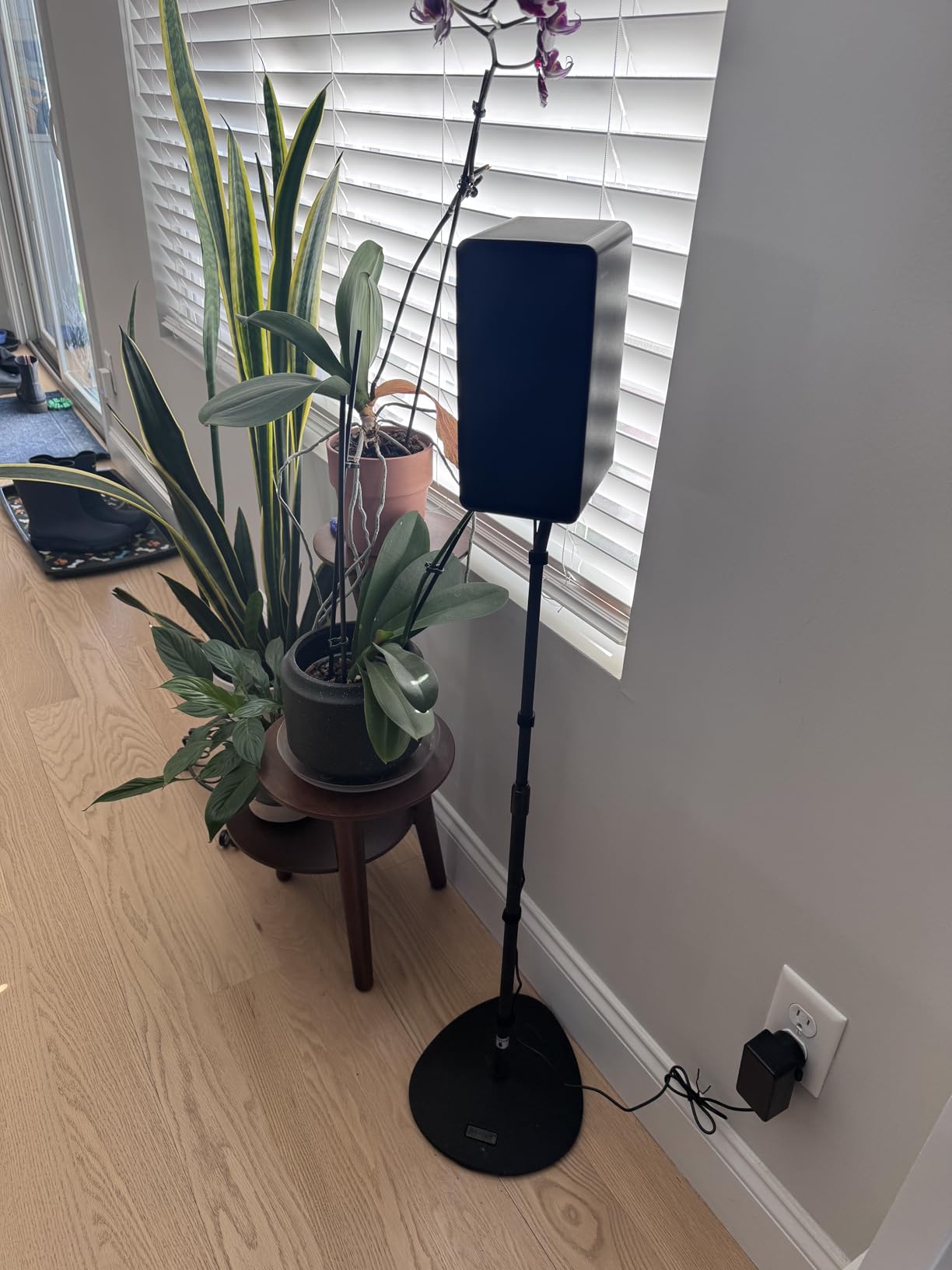 SANUS Speaker Stands Pair for Satellite & Bookshelf Speakers up to 3.5lbs - 10