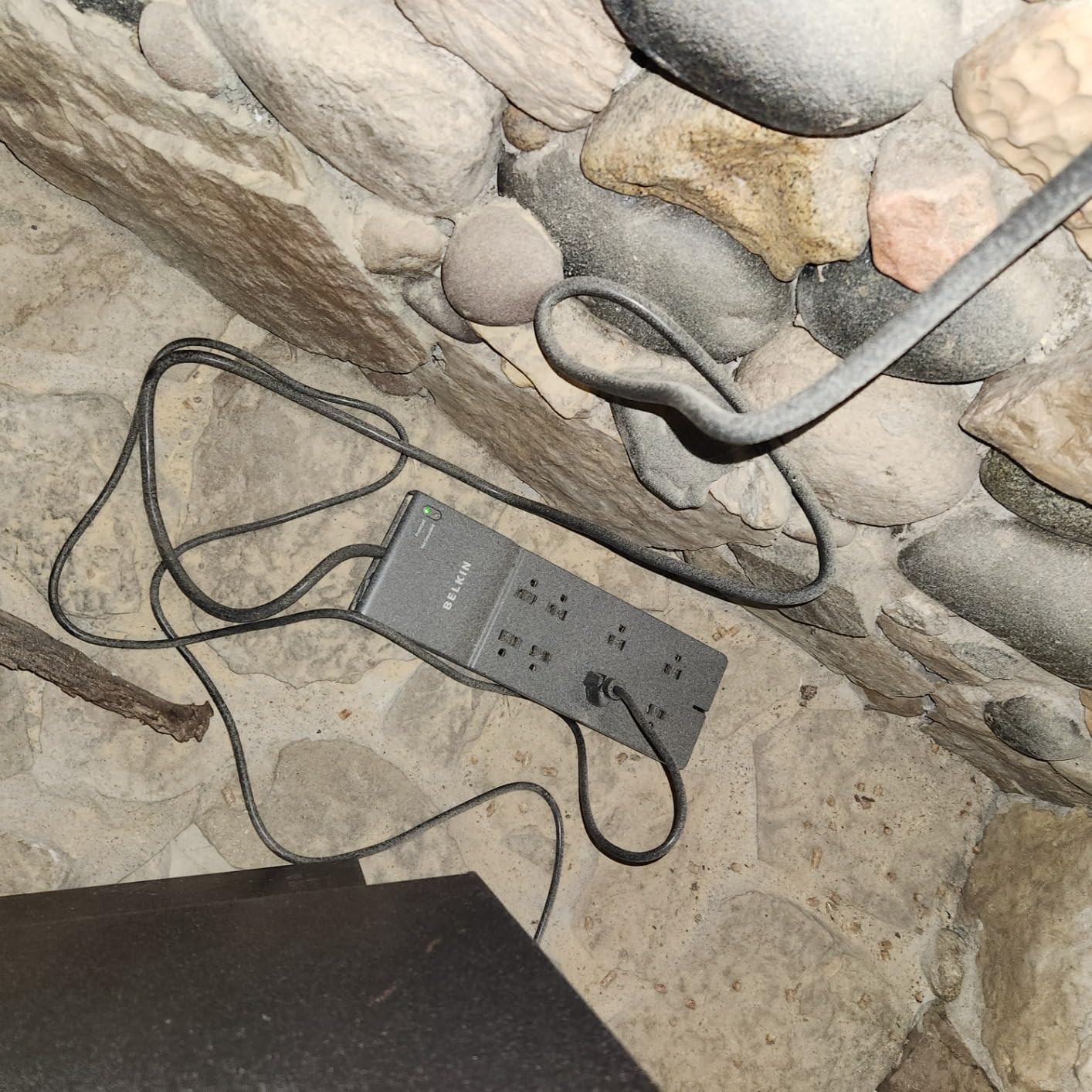 Belkin 8-Outlet Surge Protector w/ 8 AC Outlets & 8ft Long Flat Plug, UL-listed Heavy-Duty Extension Cord for Home, Office, Travel, Computer Desktop, Laptop, Phone Charger - 2,500 Joules of Protection customer photo 2