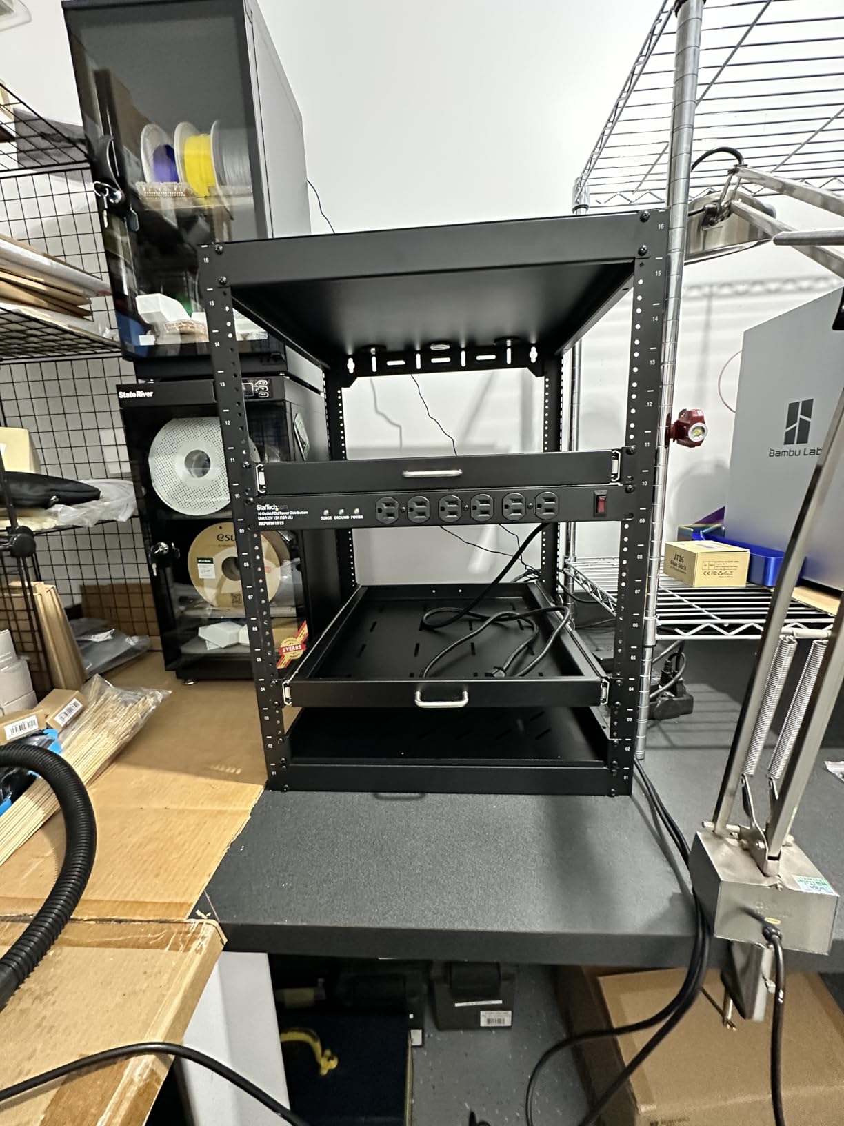 StarTech.com 16 Outlet Horizontal 1U Rack Mount PDU Power Strip for Network Server Racks - Surge Protection - 120V/15A - 6ft Power Cord (RKPW161915) customer photo 1