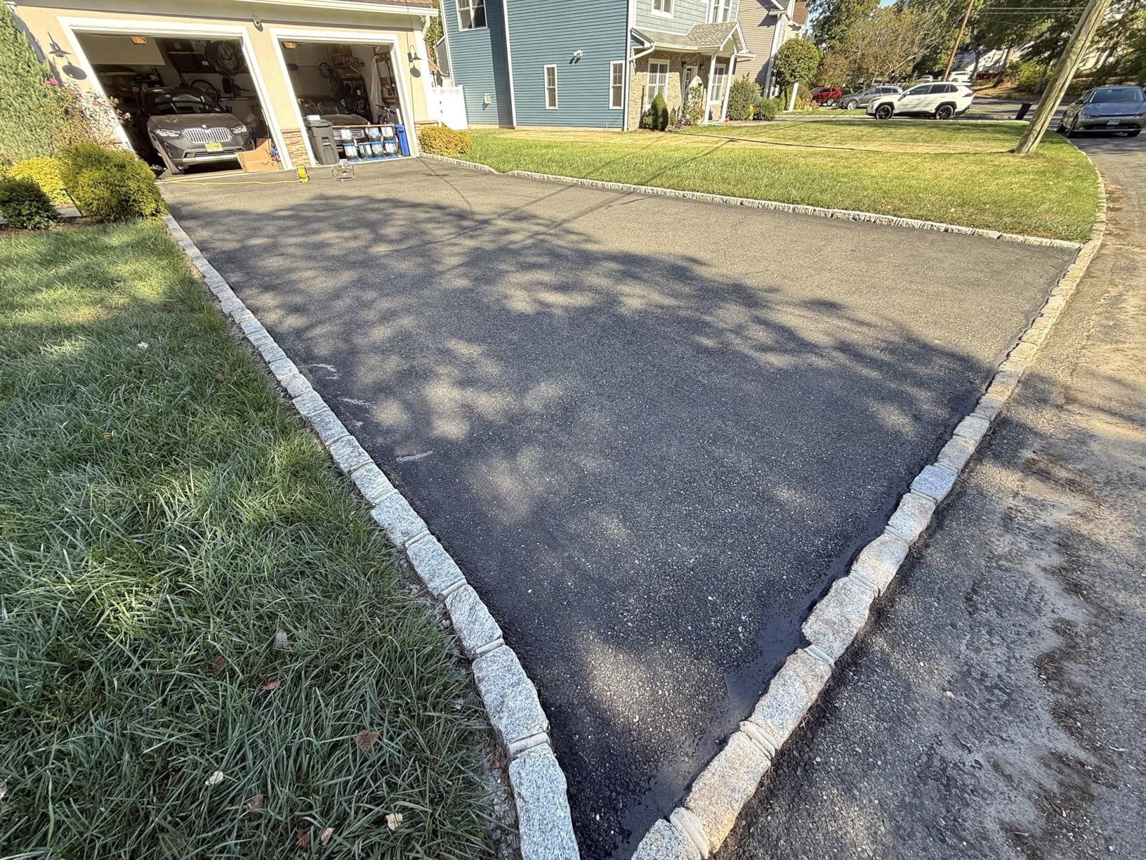 Red Devil 0637 Asphalt Crack Filler Sealant - Black Acrylic Driveway Sealer for Cracks & Joints, Forms a Water-Resistant Seal, 10.1 fl oz, Made in USA customer photo 2