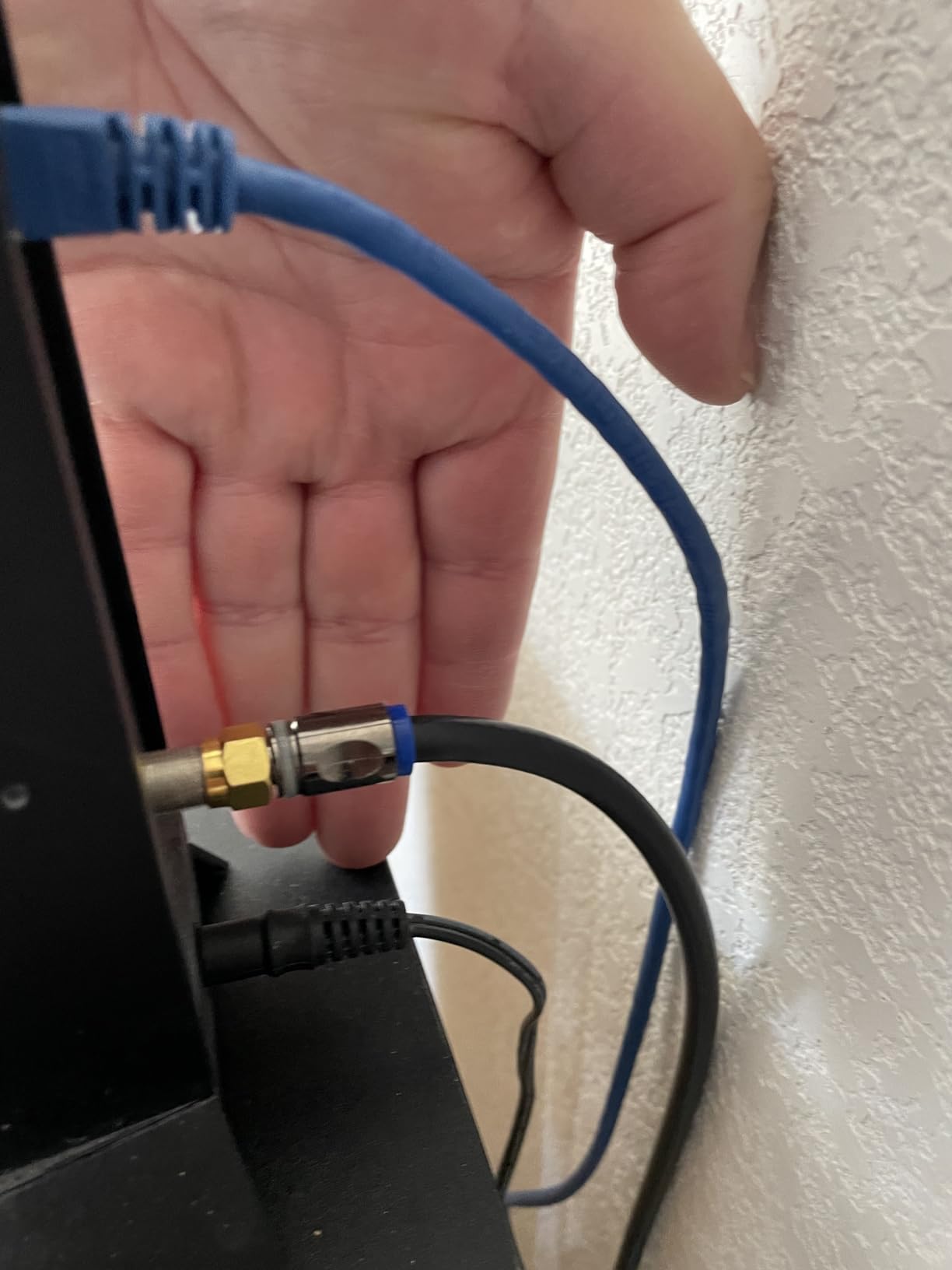 GE Digital 2-Way Coaxial Cable Splitter, 2.5 GHz 5-2500 MHz, RG6 Compatible, Works with HD TV, Satellite, High Speed Internet, Amplifier, Antenna, Gold Plated Connectors, Corrosion Resistant, 33526 customer photo 2