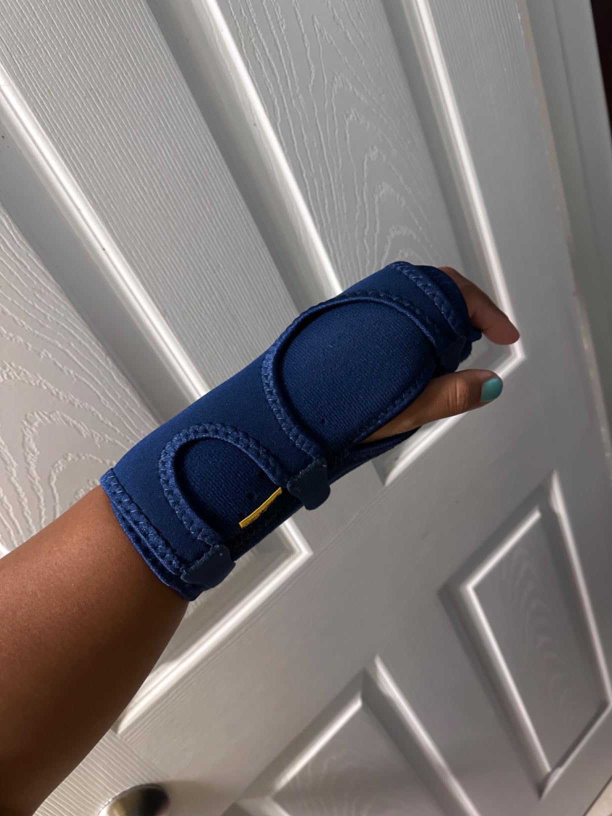 FUTURO Night Wrist Support, Left or Right, Adjustable, Helps Provide Nighttime Relief of Carpel Tunnel Symptoms, Made of Breathable Material, Easy-to-Use Sleeve Design, One Size Fits Most customer photo 1
