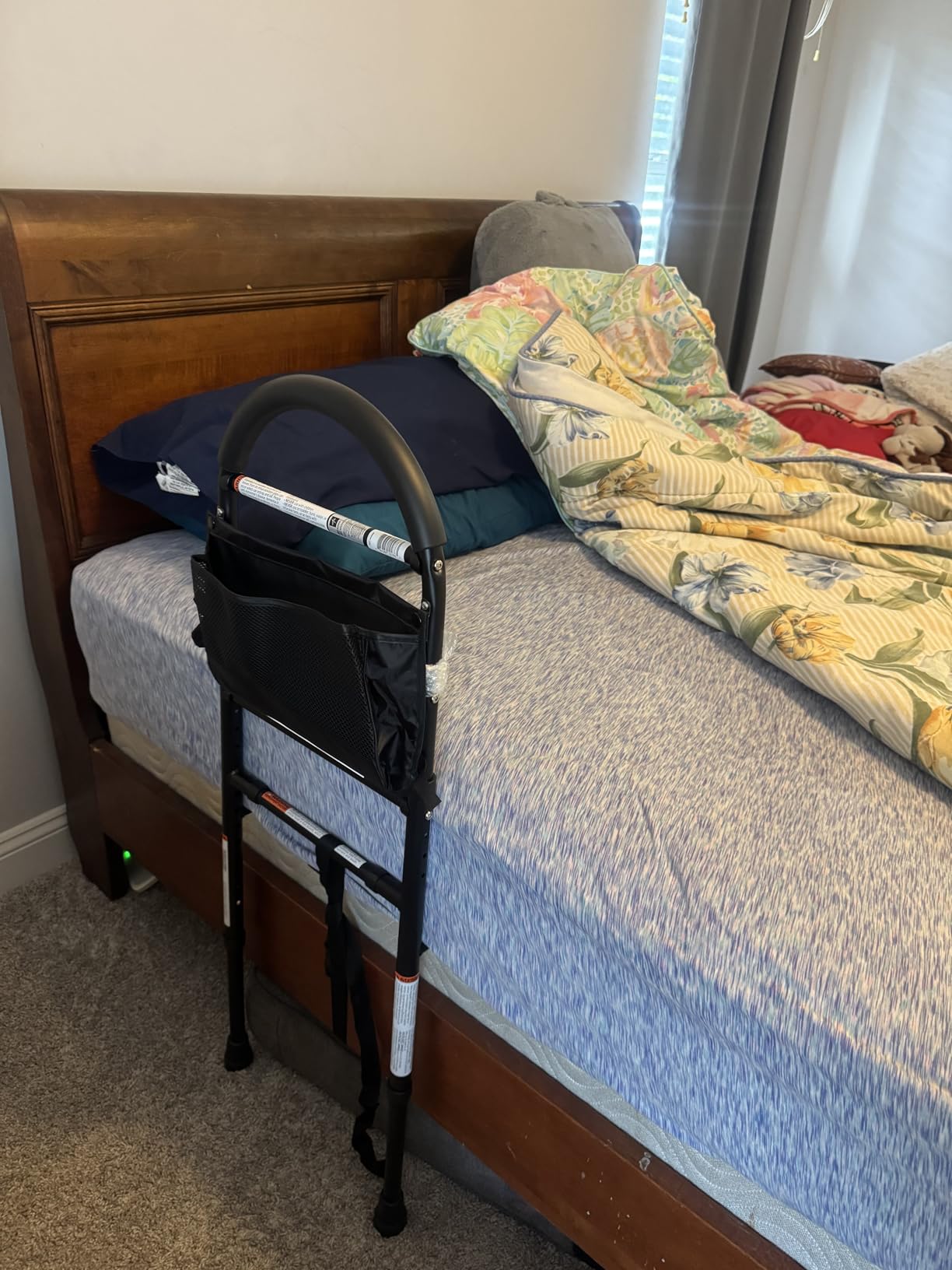 Medline Bed Assist Bar with Storage Pocket, Height Adjustable Bed Rail for Elderly Adults, Assistance for Getting In and Out of Bed at Home customer photo 2