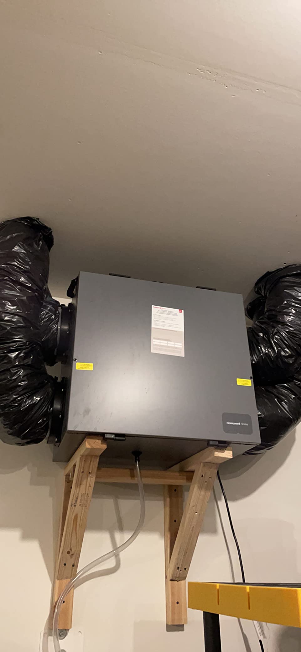 Honeywell VNT5200H1000 200 CFM Heat Recovery Ventilator customer photo 1