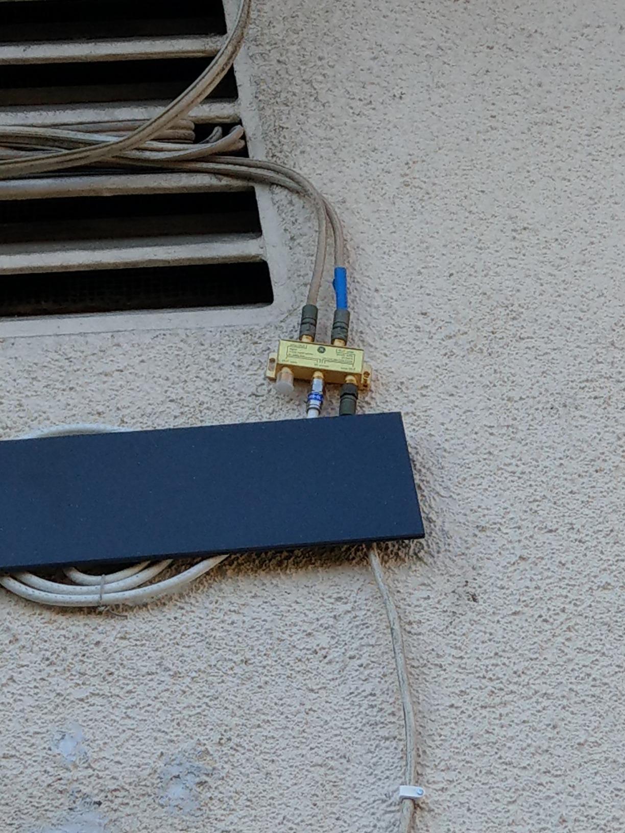 GE Digital 4-Way Coaxial Cable Splitter, 2.5 GHz 5-2500 MHz, RG6 Compatible, Works with HD TV, Satellite, High Speed Internet, Amplifier, Antenna, Gold Plated Connectors, Corrosion Resistant, 33527 customer photo 1