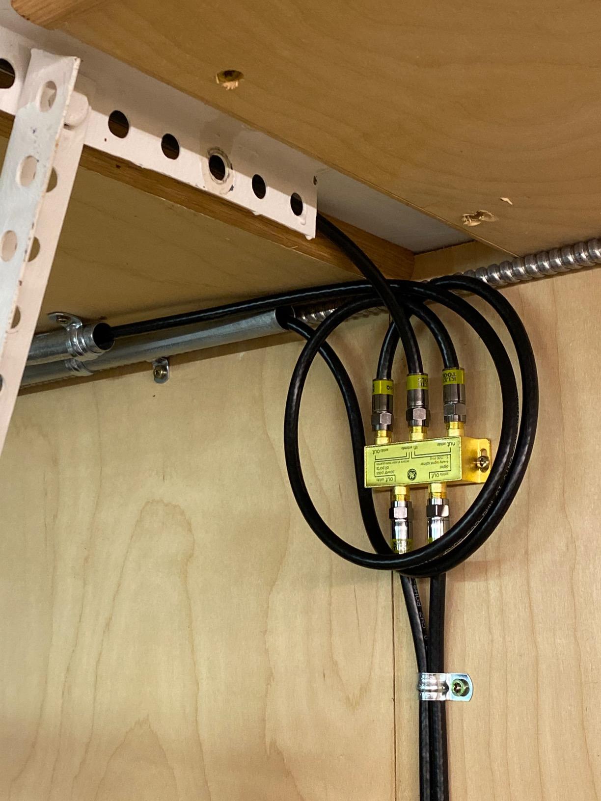 GE Digital 4-Way Coaxial Cable Splitter, 2.5 GHz 5-2500 MHz, RG6 Compatible, Works with HD TV, Satellite, High Speed Internet, Amplifier, Antenna, Gold Plated Connectors, Corrosion Resistant, 33527 customer photo 2