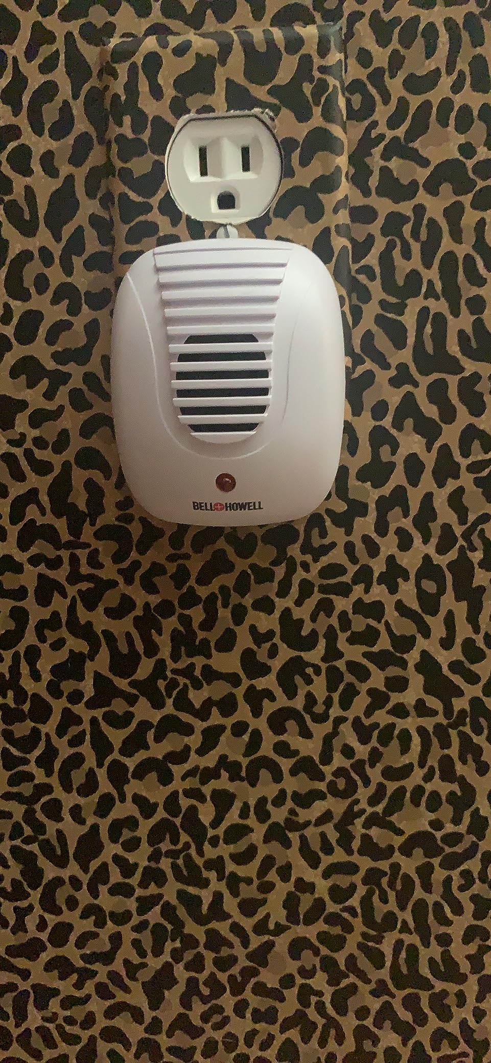 Bell+Howell 4 Pk Upgraded 2026 Ultrasonic Pest Repeller Indoor, Mice Repellent Indoor Home Kit, DIY Pest Control at Home, Plug in Spider Repellent, Rodent Repellent, Bug, Insect, Family & Pet Safe customer photo 1