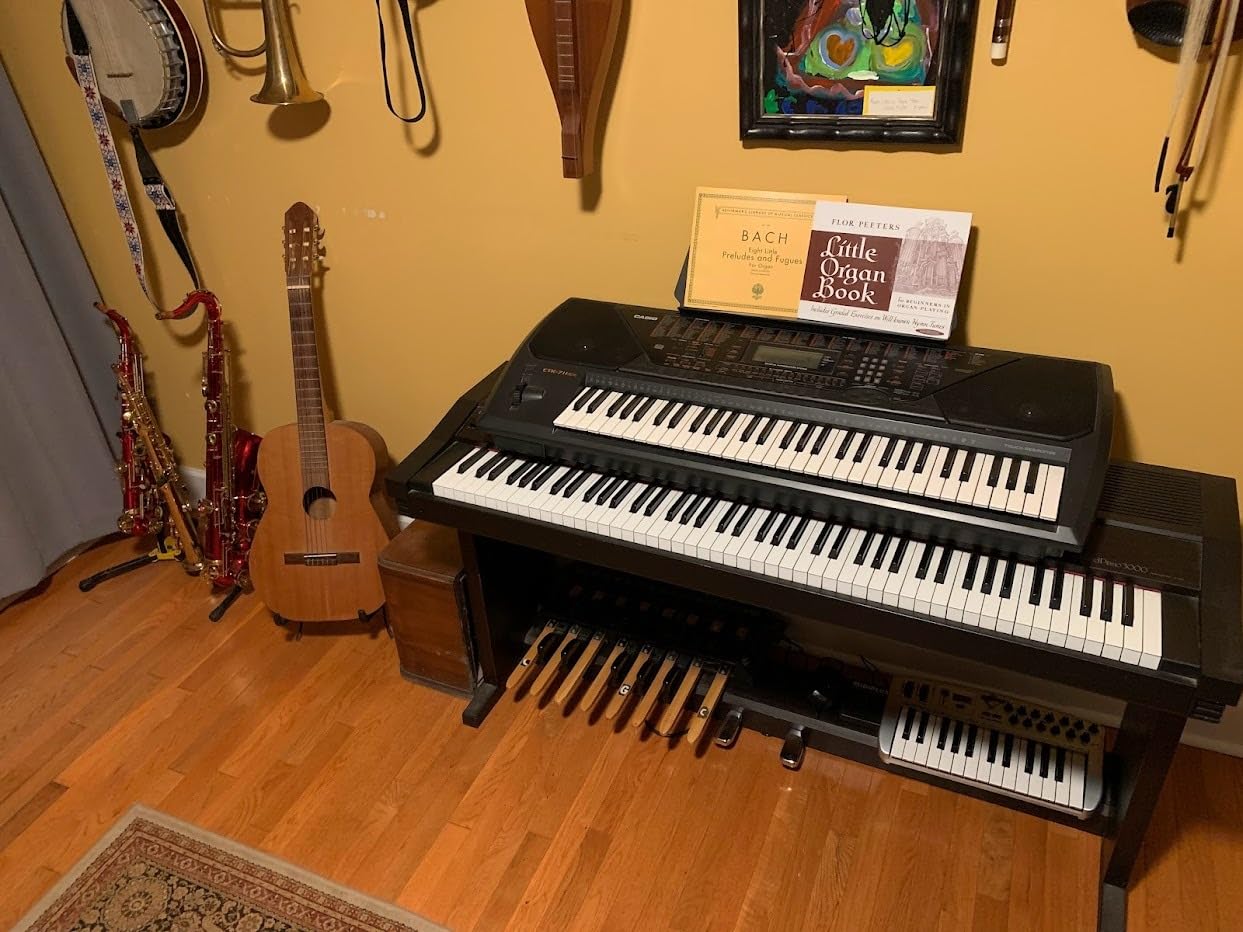 Monoprice MIDI Cable - 5 Pin DIN Connectors, Shielded, Molded Connector Shells, 28 AWG, 10 Feet, Black customer photo 1