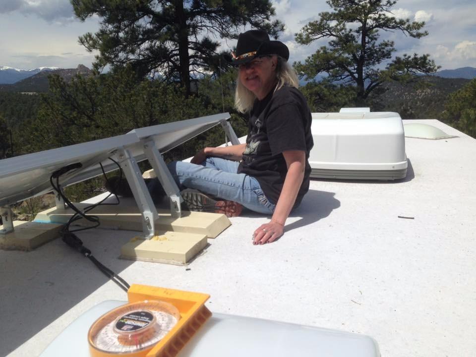 Renogy 100W 12V Solar Panel Starter Kit, 100 Watt Monocrystalline Solar Panel, 30A LCD PWM Charger Controller, Adaptor Kit, Tray Cables, Z Brackets for RV, Camper, and Other Off Grid Applications customer photo 1