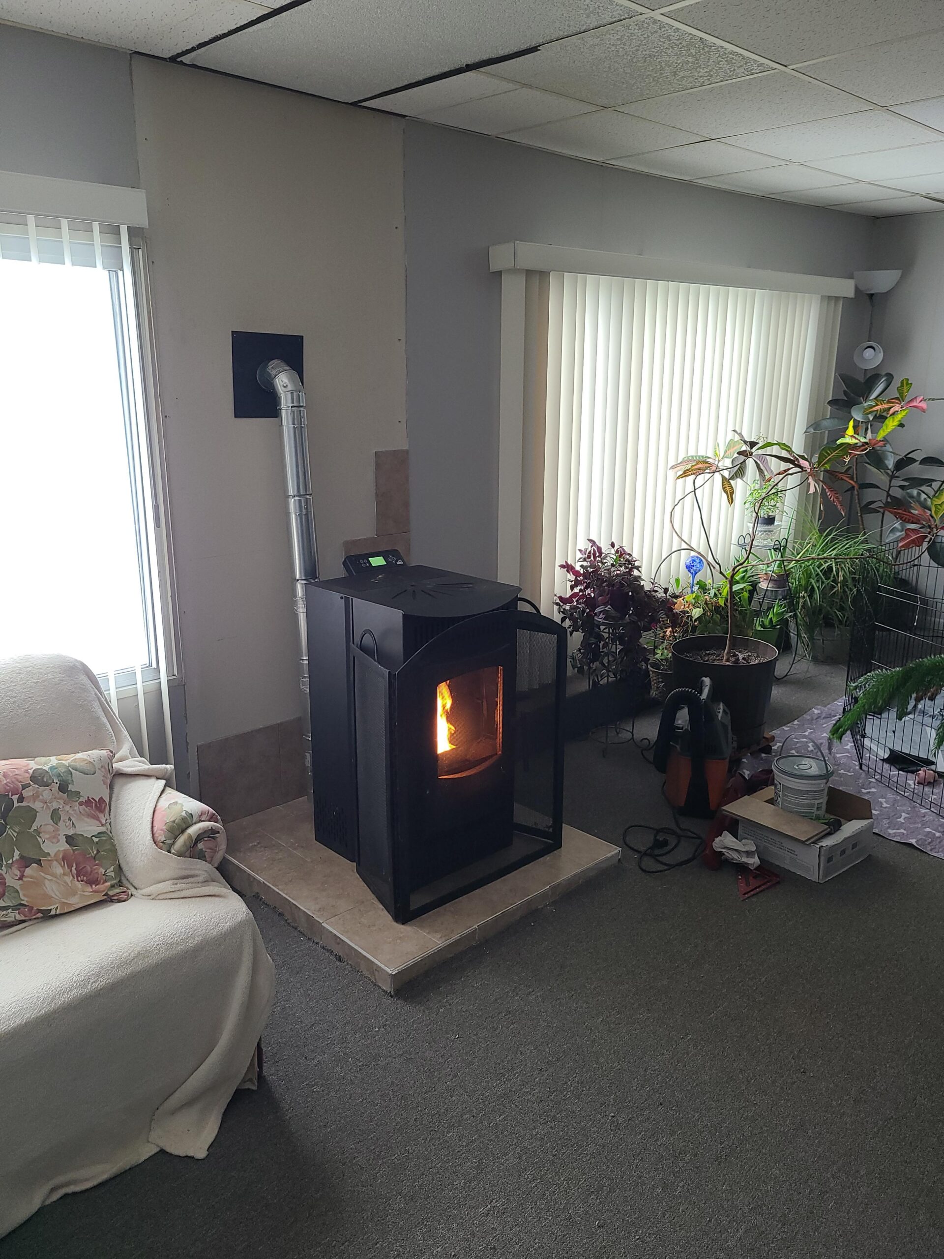 Castle Wood Pellet Stove Serenity 12327 Indoor Heating Temperature Control, Free Standing with Flame Window and Smart Controller customer photo 1