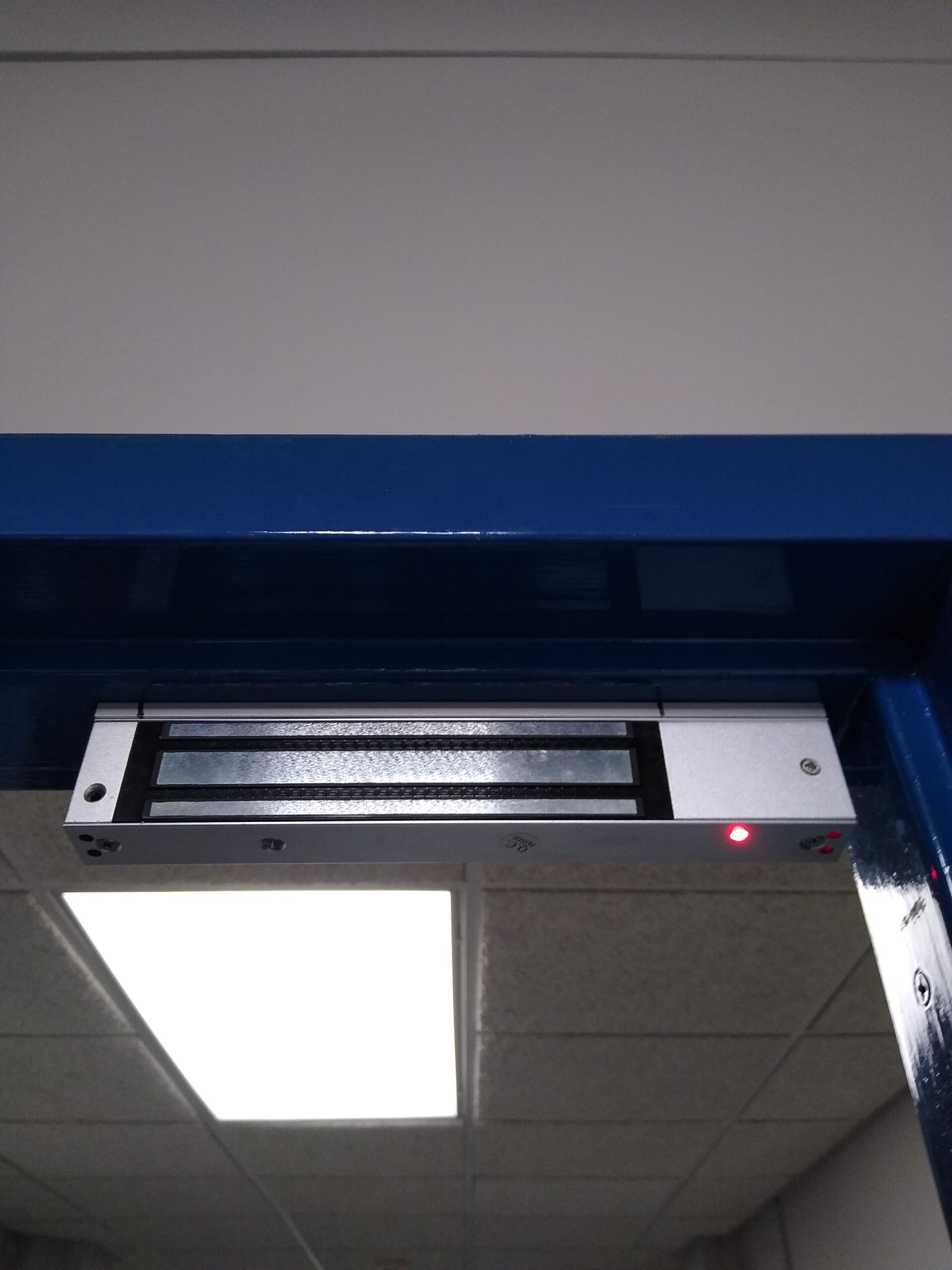 AGPTEK RFID Door Access Control System Kit, Home Security System with 280kg 620LB Electric Magnetic Lock 110-240V AC to 12v DC 3A 36w Power Supply Proximity Door Entry keypad 10 Key Fobs EXIT Button customer photo 1