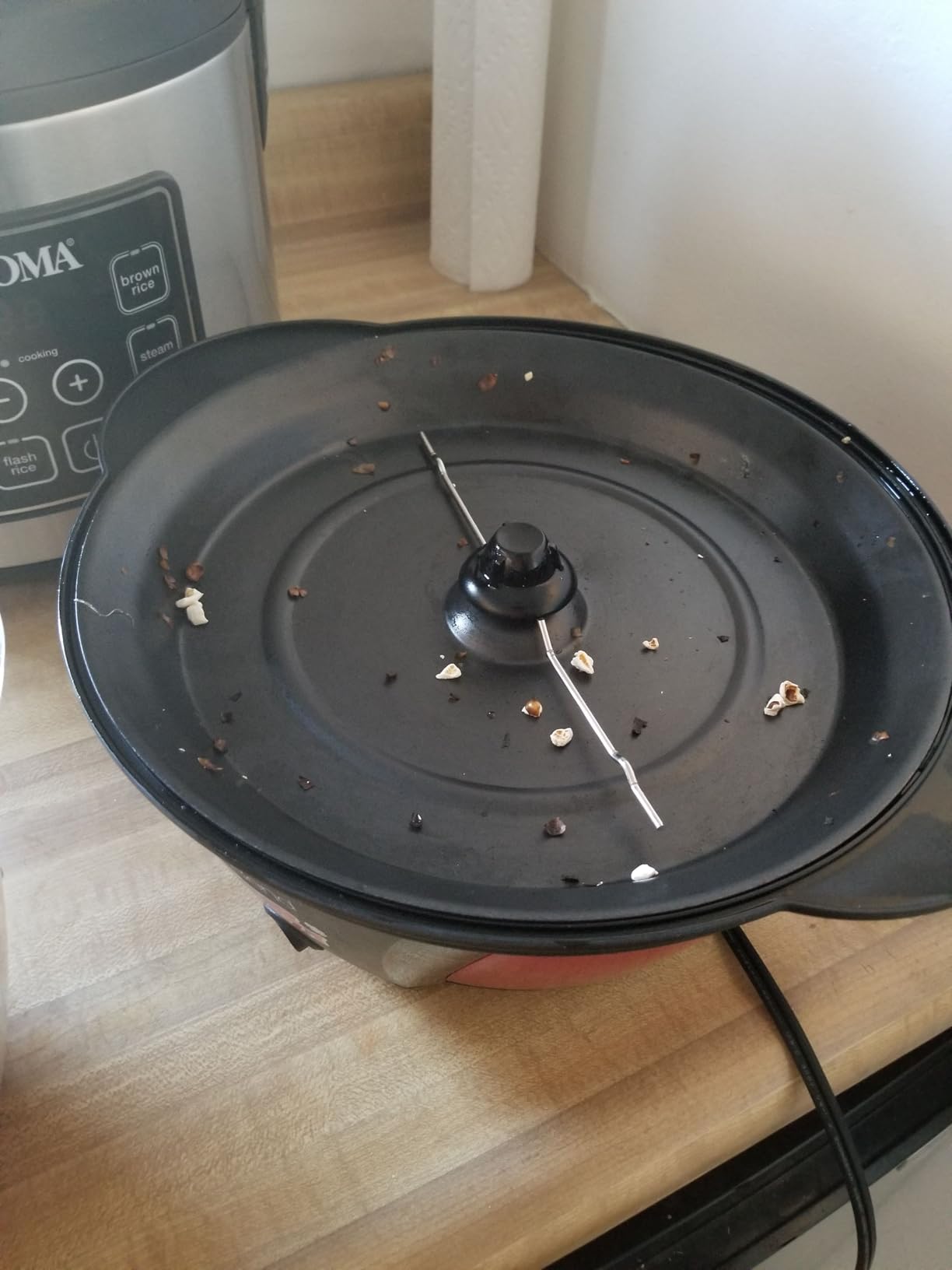 West Bend Stir Crazy Hot Oil Popcorn Popper, Popcorn Maker Machine with Large Serving Bowl Lid and Stirring Rod Perfect for Movie Night Snack Time or Parties, 6-Quart, Red customer photo 1