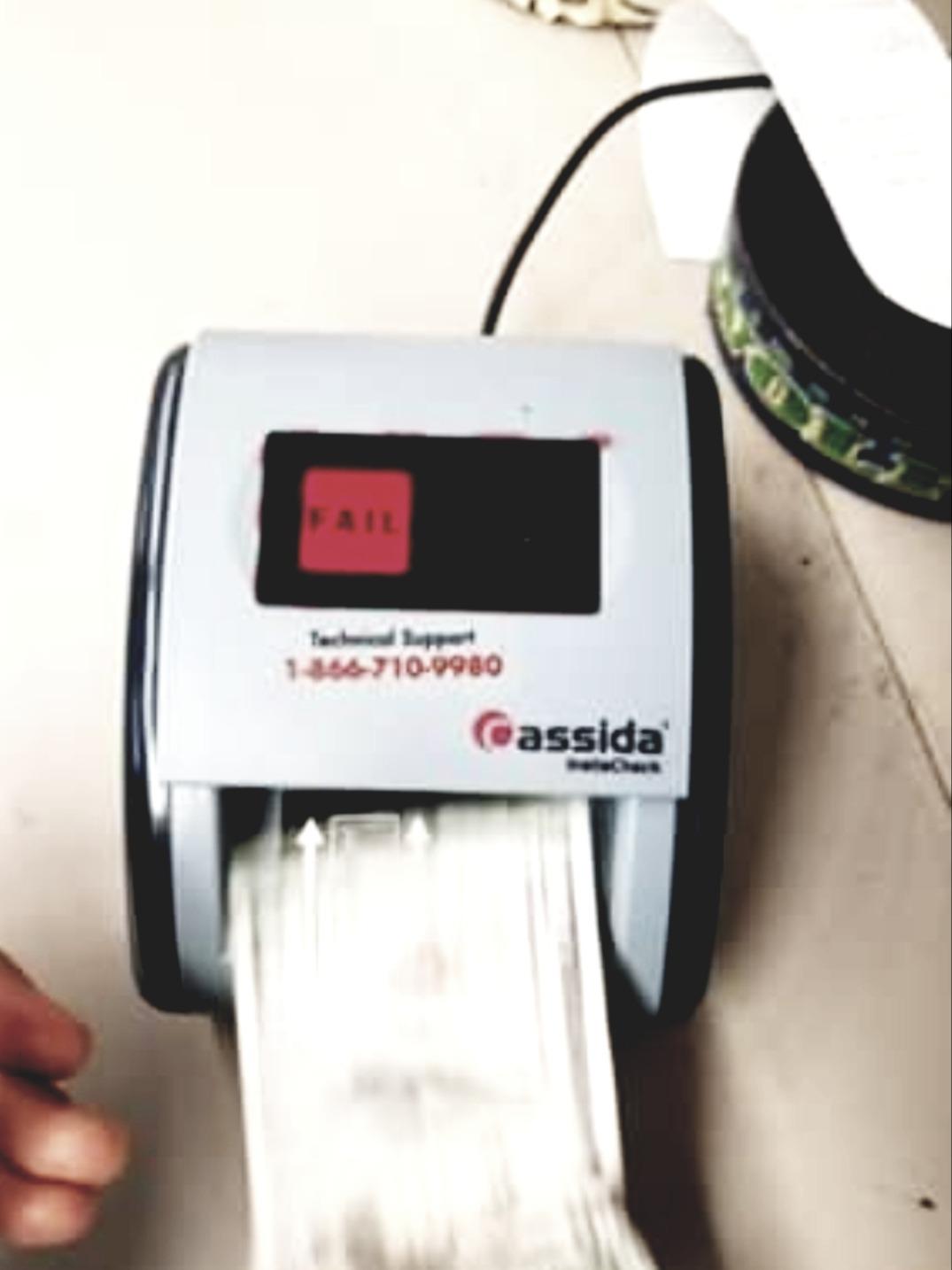 Cassida InstaCheck Small Footprint, Easy to Read Automatic Counterfeit Detector with Infrared, Magnetic and Ultraviolet Sensors, Compact and Lightweight customer photo 2