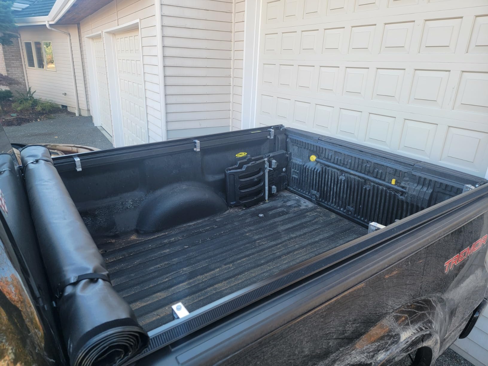 RealTruck TruXedo TruXport Soft Roll Up Truck Bed Tonneau Cover | 297701 | Fits 2015-2026 Ford F-150 5' 7