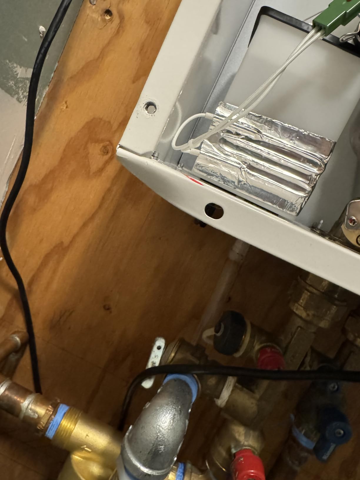 Rinnai RUCS65IN Tankless Hot Water Heater, 6.5 GPM, Natural Gas, Indoor Installation customer photo 1