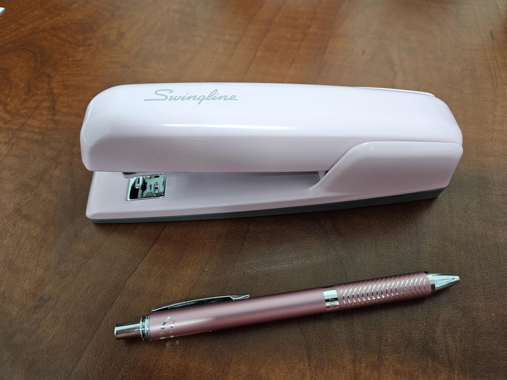Swingline Stapler, 30 Sheet Capacity, 747 Business Stapler, Jam Free, Metal, Gold Chrome (74721) customer photo 1
