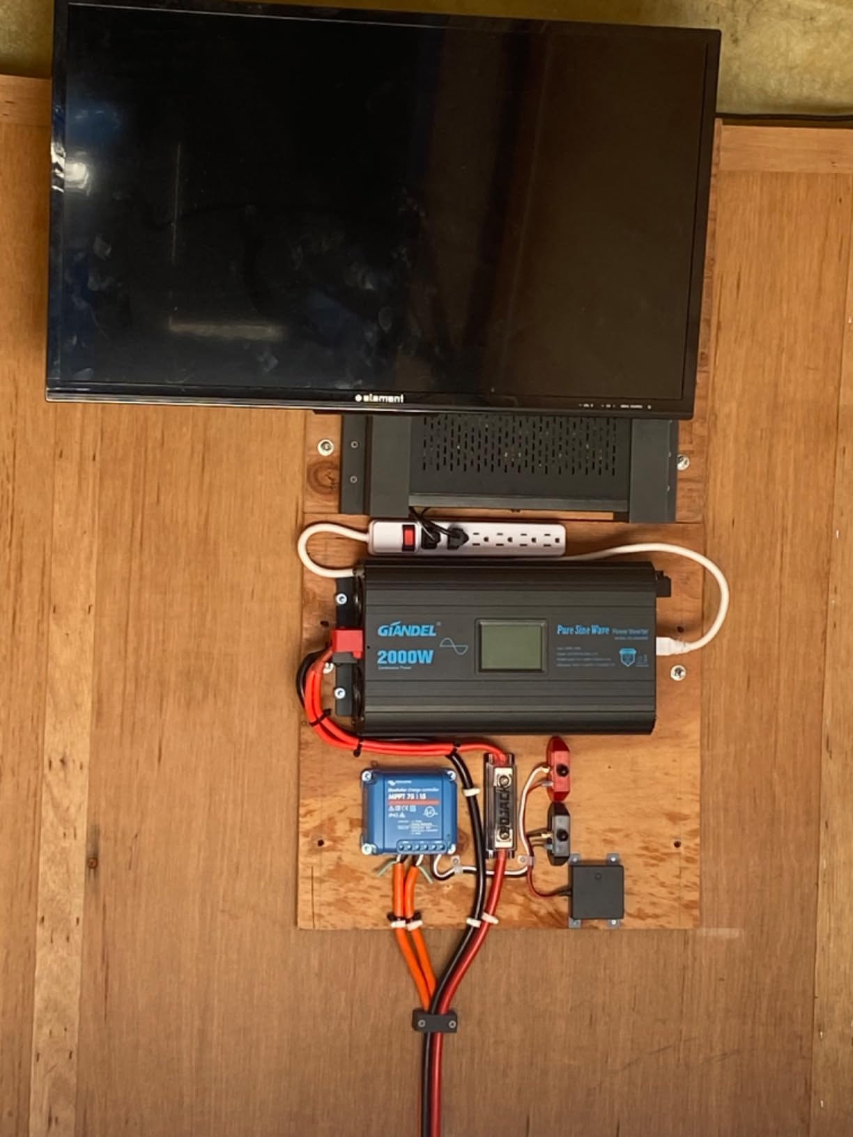 Victron Energy BlueSolar MPPT Solar Charge Controller - Charge Controllers for Solar Panels - 75V, 15 amp, 12/24-Volt customer photo 2