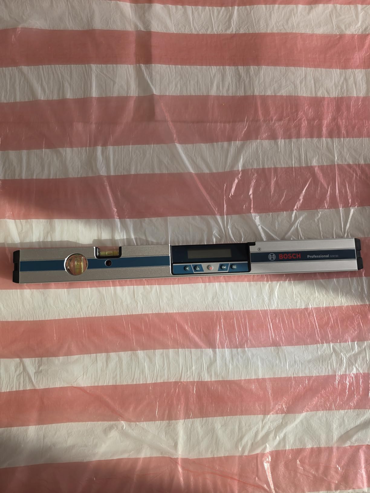 BOSCH GIM 60 24 Inch Digital Level, Includes 4 AA Batteries & Carrying Case customer photo 1