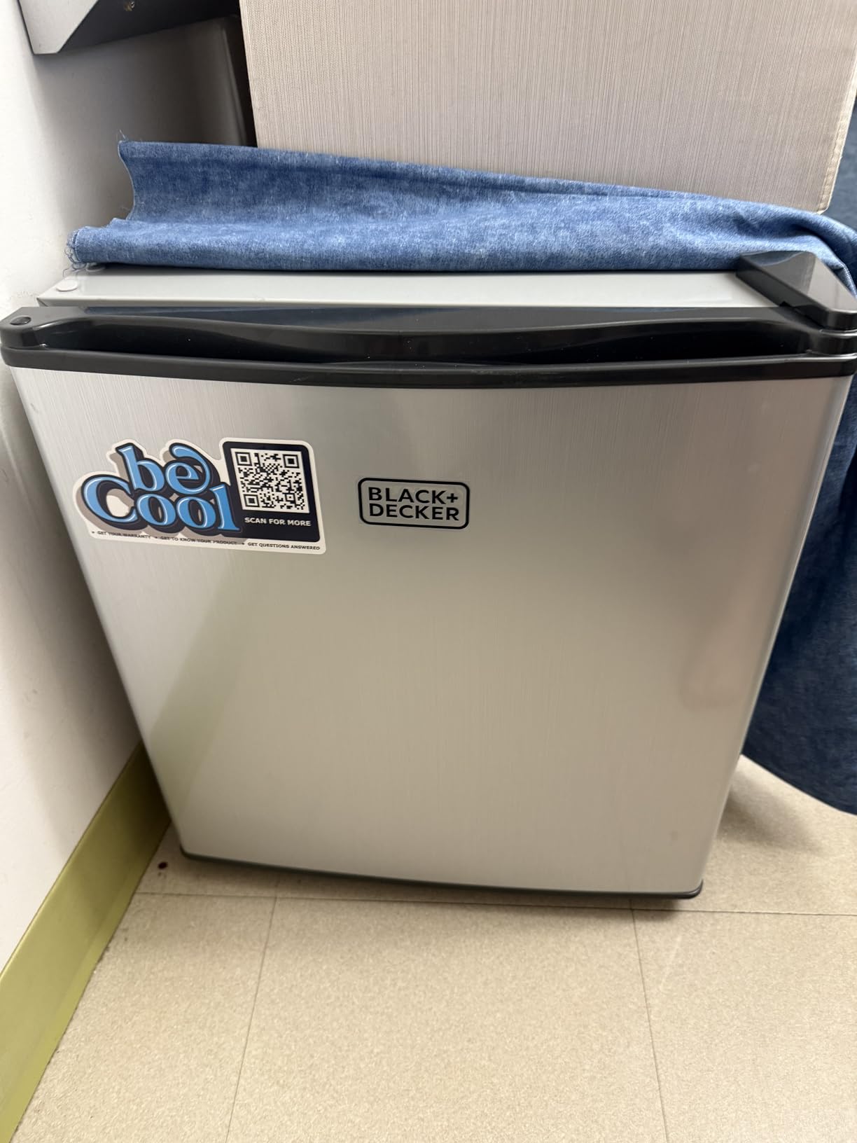 BLACK+DECKER 1.7 Cu. Ft. Compact Refrigerator, ENERGY STAR Certified, Single Door Mini Fridge with Chiller Compartment, Personal Fridge for Home or Dorm Room, R600a Refrigerant, BCRK17W, White customer photo 1