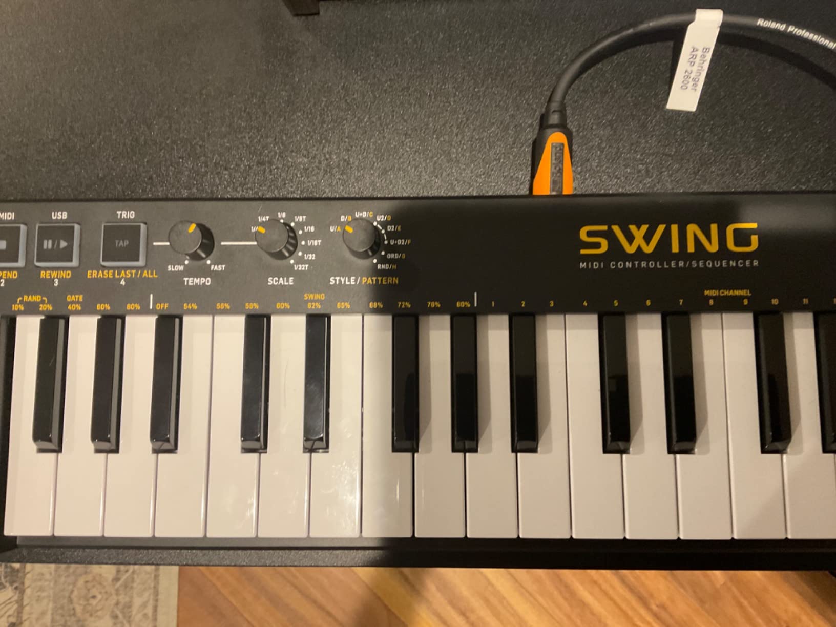 Roland Black Series MIDI Cable, 10-Feet customer photo 2