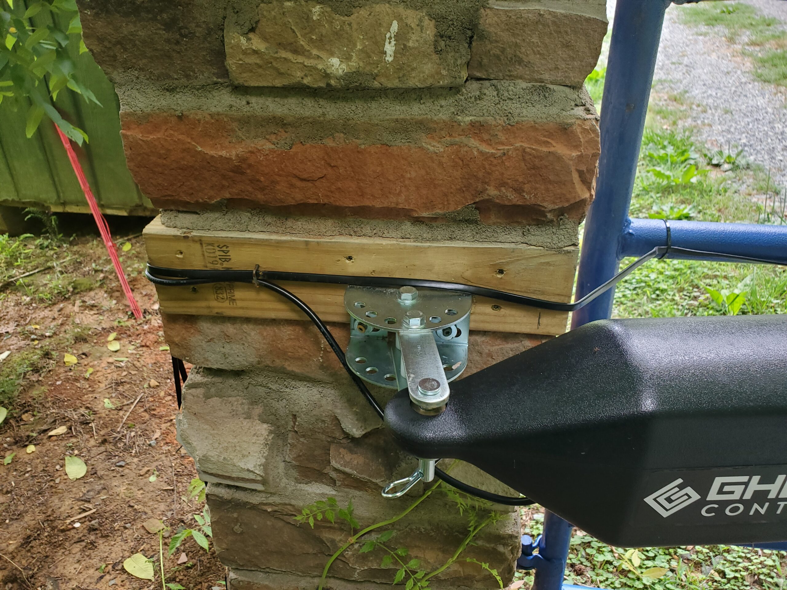 GC GHOST CONTROLS Solar Heavy-Duty Automatic Gate Opener Kit for Driveway Swing Gates with Long-Range Solar Gate Opener Remote - Model TSS1XP customer photo 1