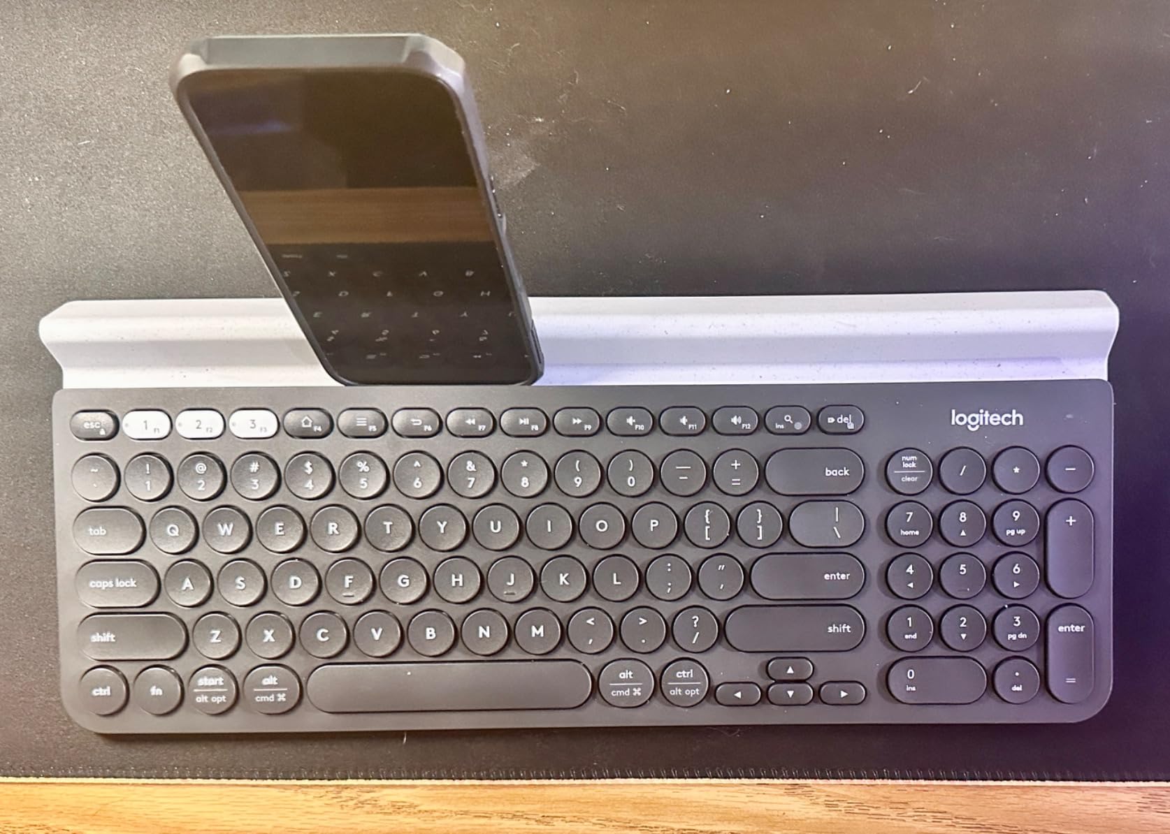 Logitech K780 Multi-Device Wireless Keyboard for Computer, Phone and Tablet - Flow Cross-Computer Control Compatible - Speckles, White customer photo 2