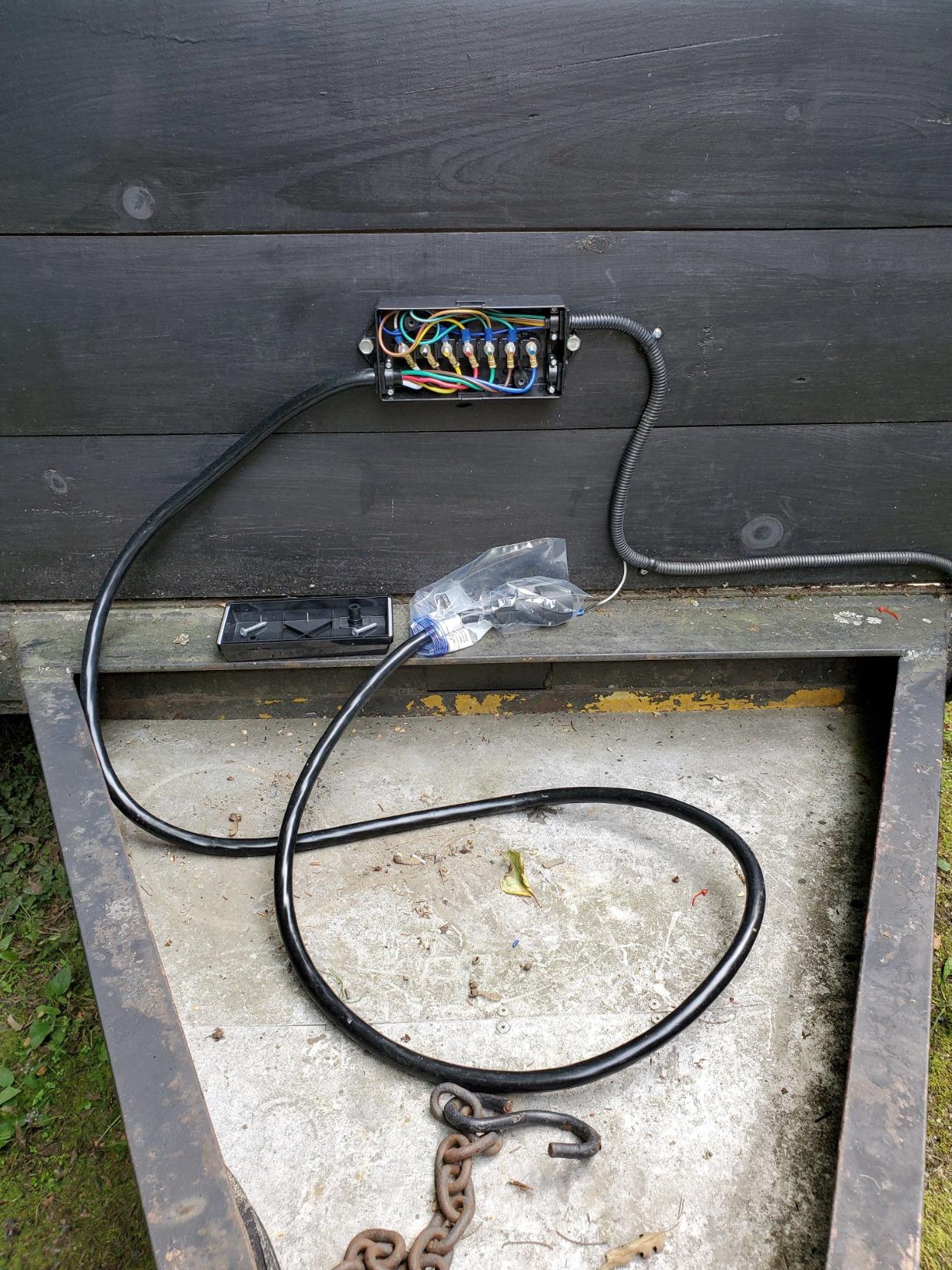 MICTUNING Heavy Duty 7 Way Plug Inline Trailer Cord with 7 Gang Junction Box 8 Feet, Weatherproof customer photo 2
