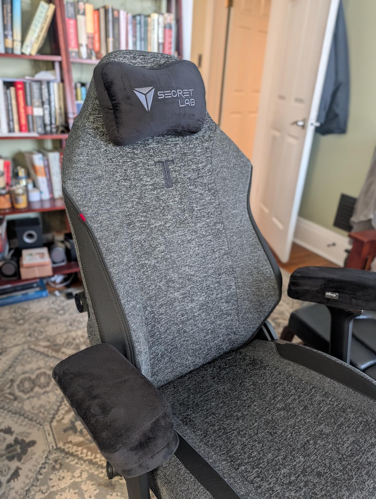 Aloudy Ergonomic Memory Foam Office Chair Armrest Pads, Comfy Gaming Chair Arm Rest Covers for Elbows and Forearms Pressure Relief (Set of 2) customer photo 2