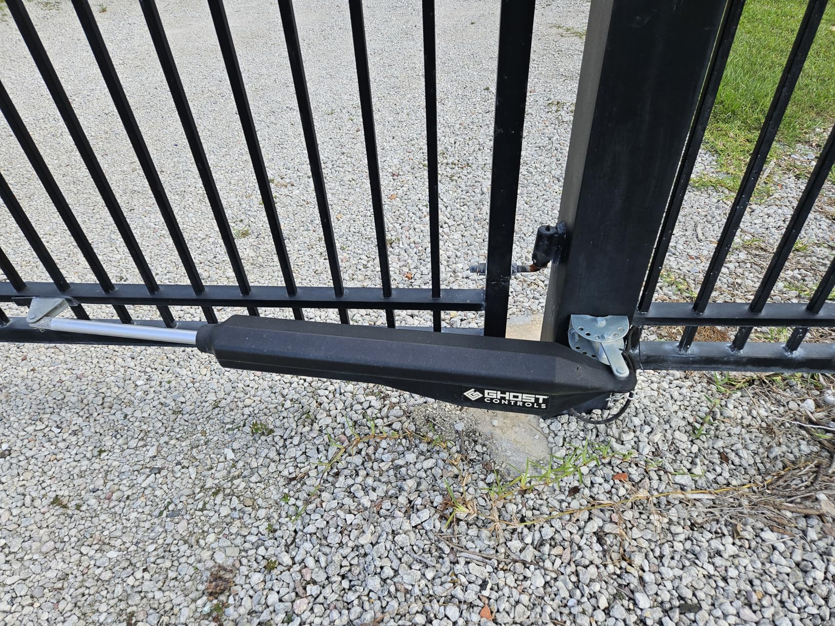 Ghost Controls TDS2XP Heavy-Duty Solar Dual Automatic Gate Opener Kit for Swing Gates Up to 20 Feet customer photo 2