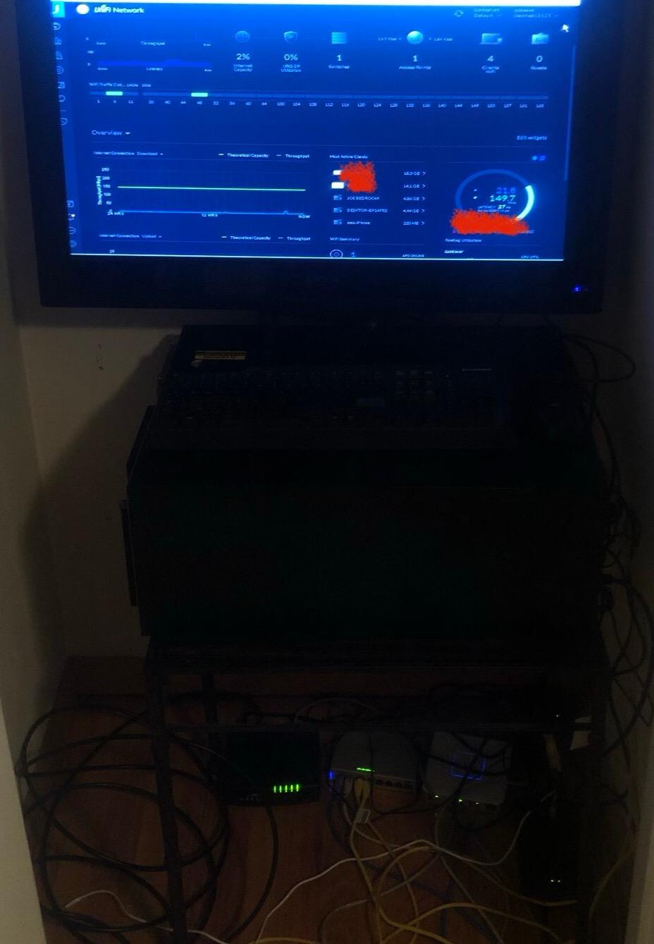 Ubiquiti US-8 Unifi Switch - 8-Port Gigabit Managed Switch customer photo 1