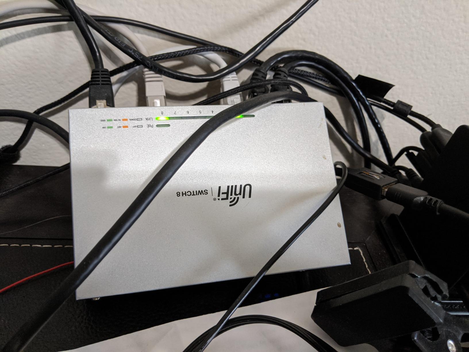 Ubiquiti US-8 Unifi Switch - 8-Port Gigabit Managed Switch customer photo 2