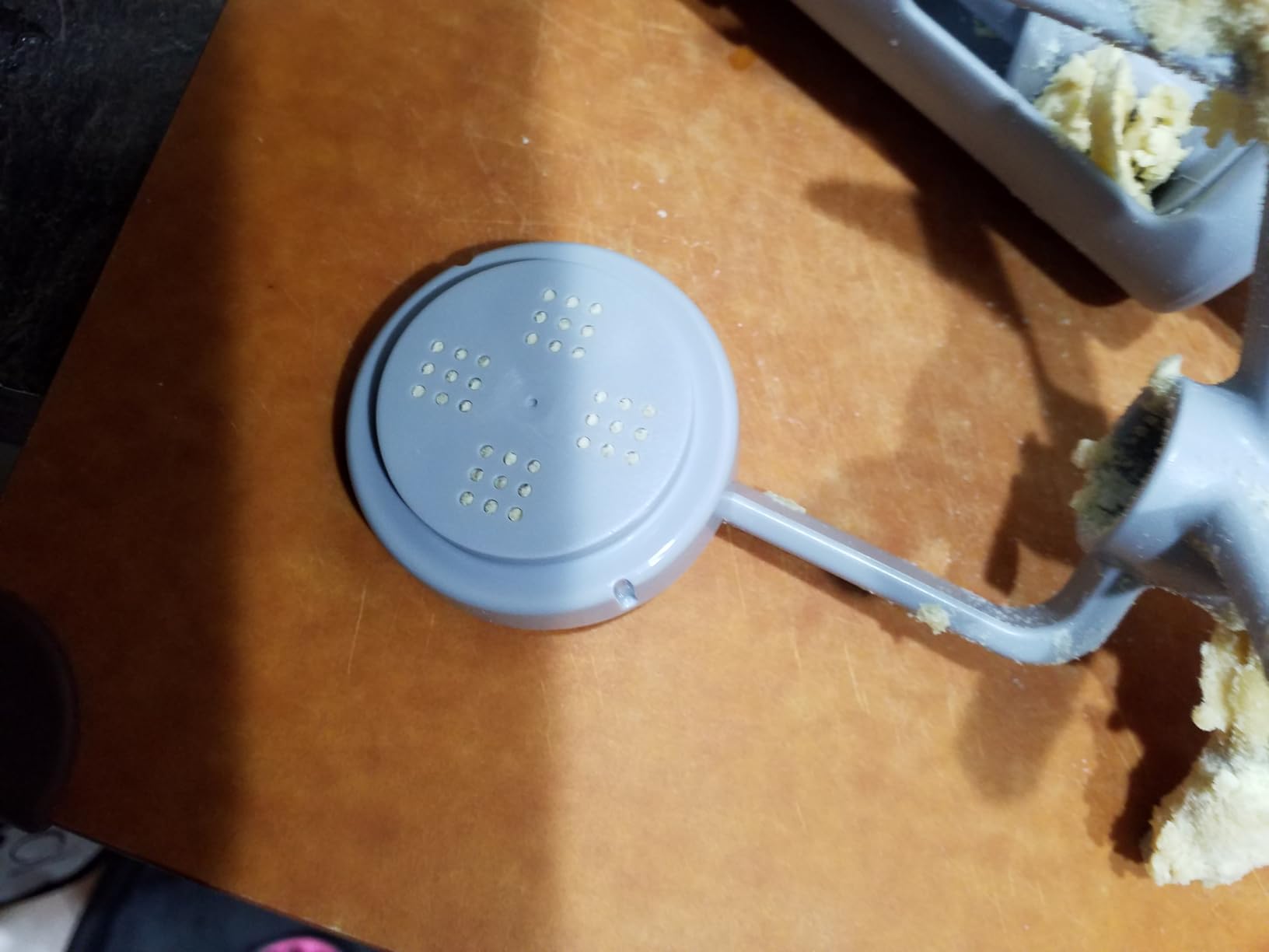 Philips Kitchen Appliances Compact Pasta and Noodle Maker, Viva Collection, Comes with 3 Default Classic Pasta Shaping Discs, Fully Automatic, Recipe Book, Small, White (HR2370/05) customer photo 1