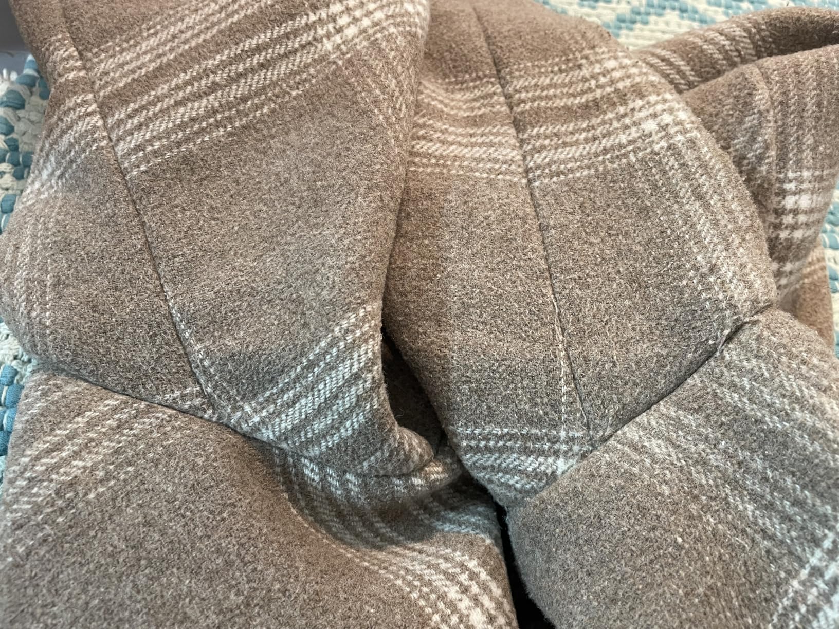 BEAUTURAL Fabric Shaver and Lint Remover, Sweater Defuzzer with 2-Speeds, 2 Replaceable Stainless Steel Blades, Battery Operated customer photo 2