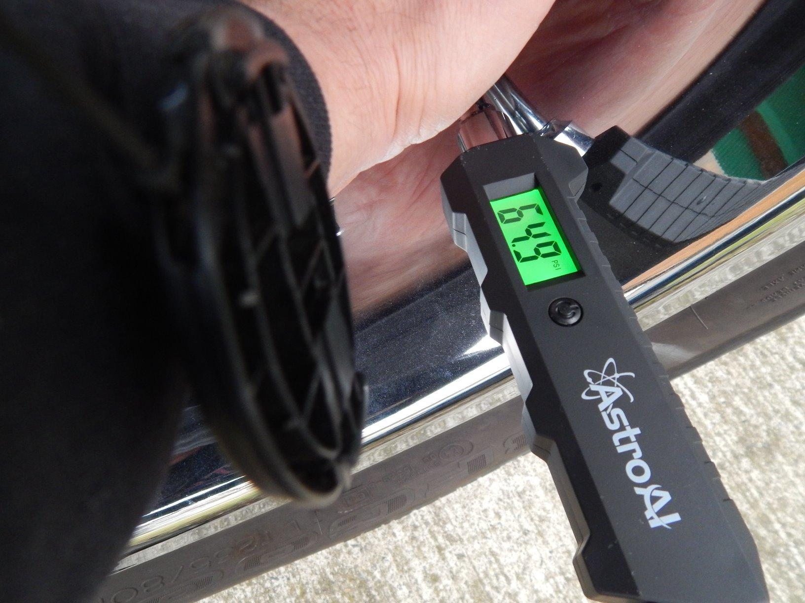 AstroAI Heavy Duty Digital Tire Pressure Gauge 0-230 PSI Calibrated to ANSI B40.7 Grade 2A (0.5%) with Backlit LCD and Flashlight, Stainless Steel for Truck RV Car Motorcycle Bike customer photo 1