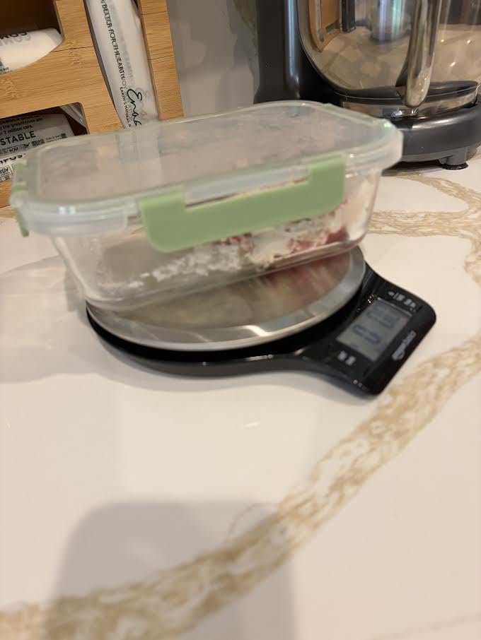 Amazon Basics Digital Kitchen Scale with LCD Display, Tare Function, Multiple Units, Weighs up to 11 Pounds, Batteries Included, Black and Stainless Steel customer photo 1