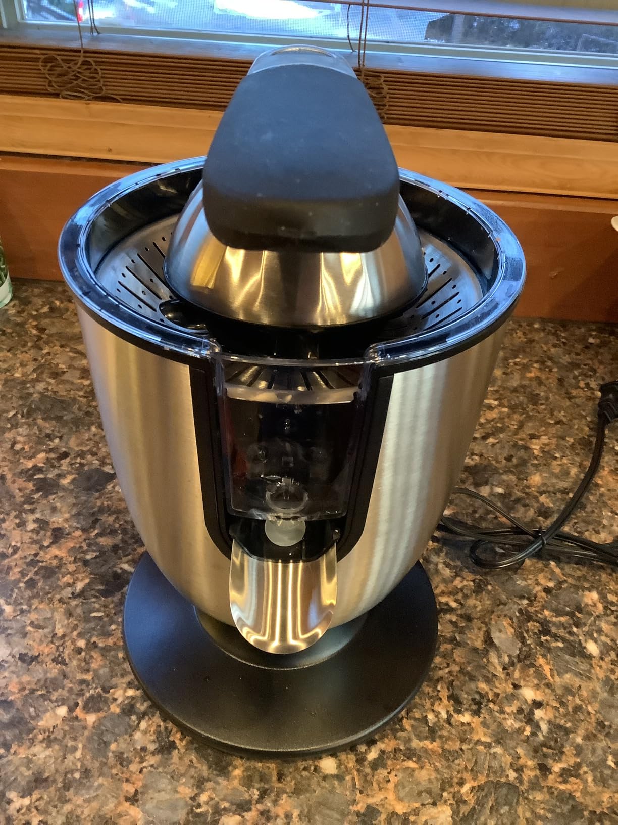 Eurolux Premium Electric Orange Juicer | Stainless Steel Citrus Squeezer With New Ultra-Powerful Motor and Soft Grip Handle for Effortless Juicing, Auto Shutoff, Dishwasher-safe Parts, Pulp Control customer photo 1